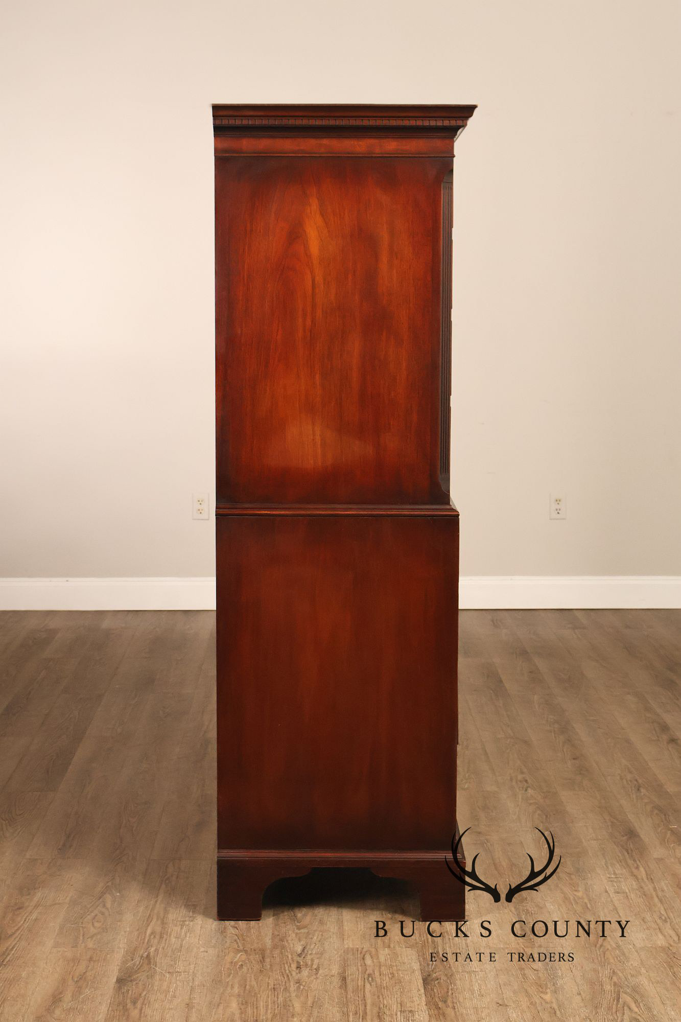 Kindel Georgian Style Mahogany Chest on Chest