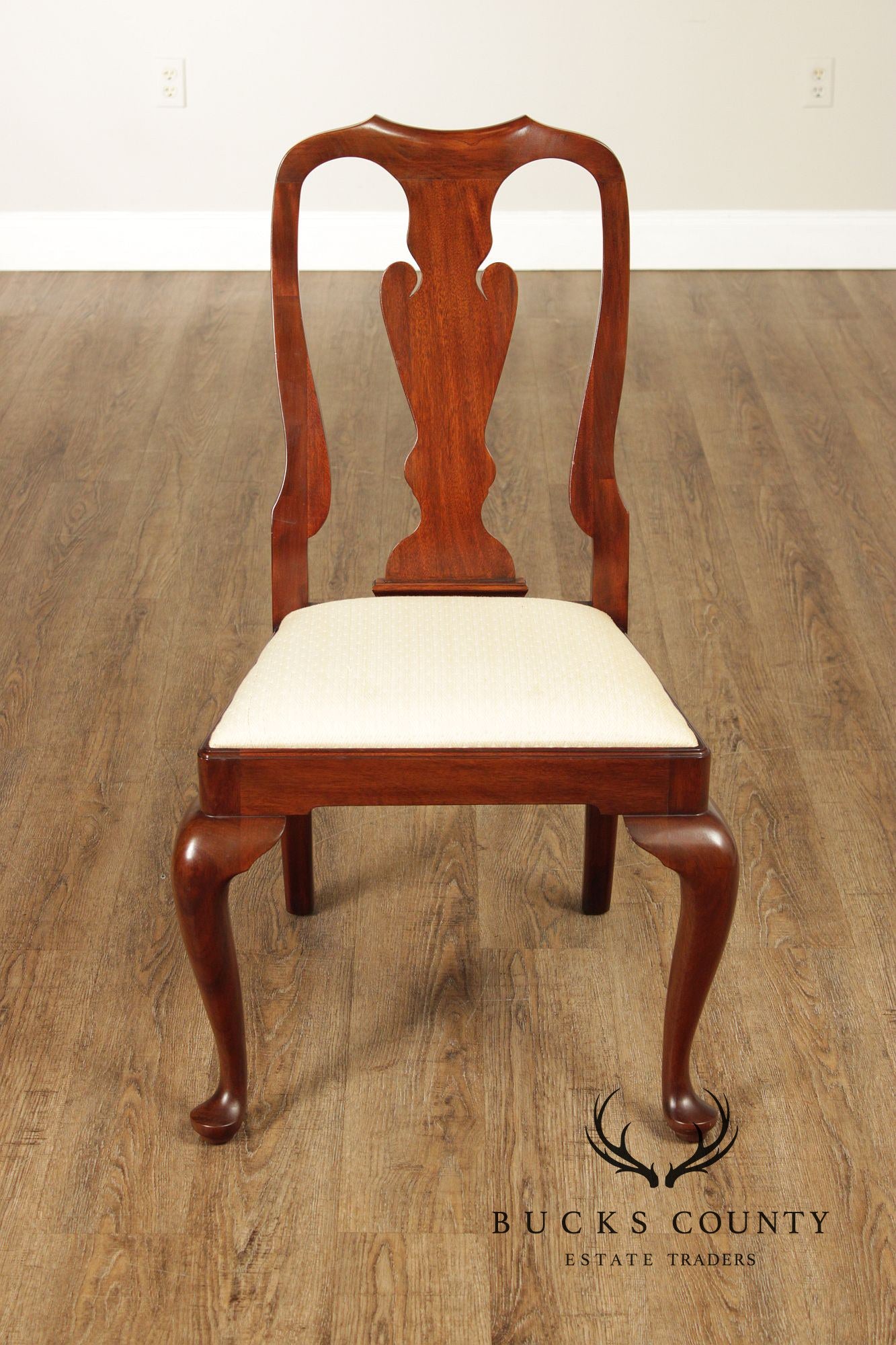 Henkel Harris Queen Anne Style Set of Eight Mahogany Dining Chairs