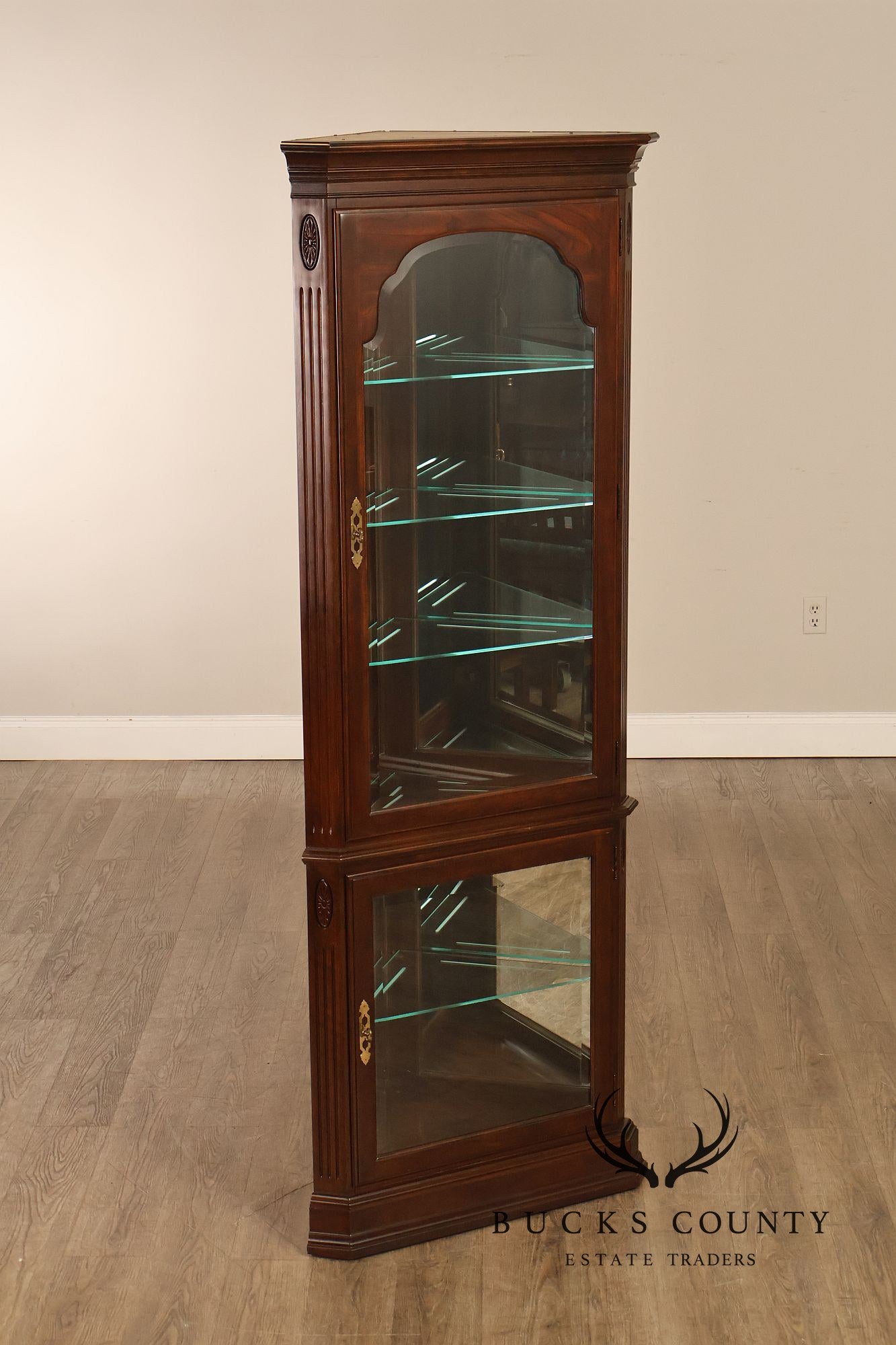 Ethan Allen Georgian Court Collection Corner Curio Display Cabinet