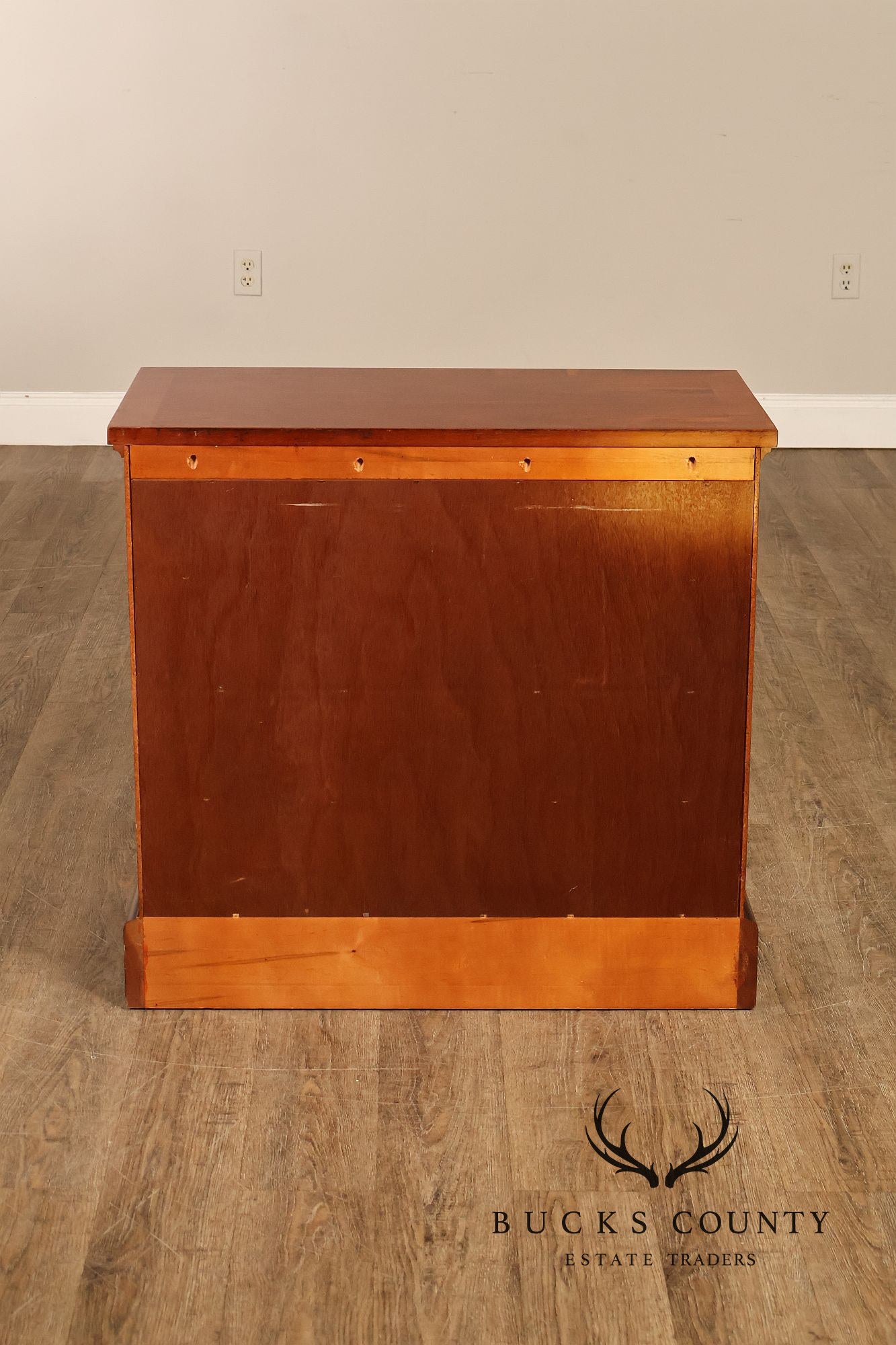 Hekman Copley Place Flame Mahogany Chest Of Drawers