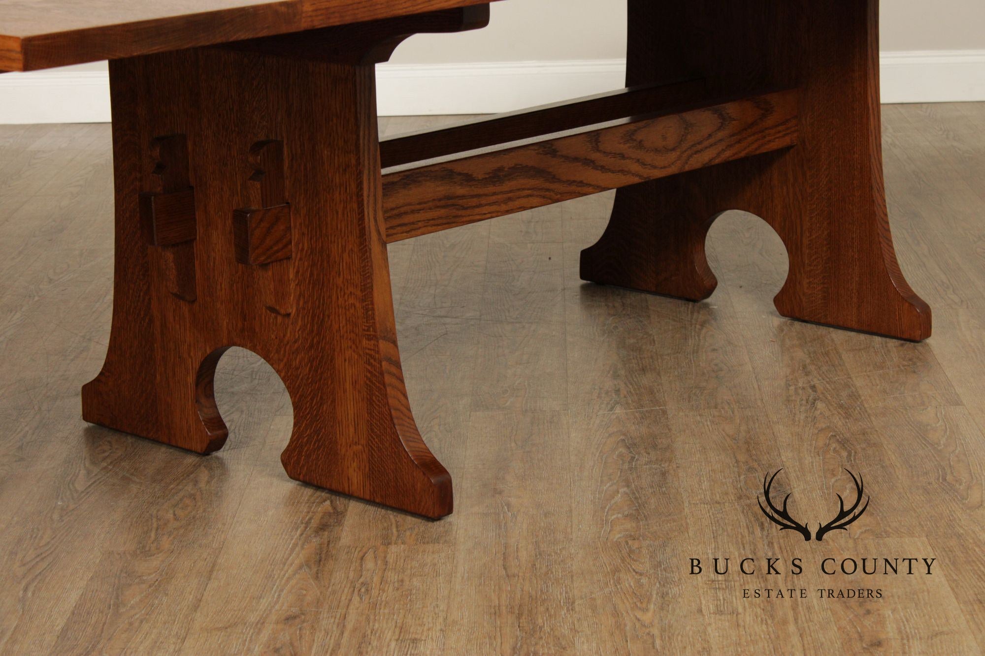 Stickley Mission Collection Expandable Oak Keyhole Dining Table