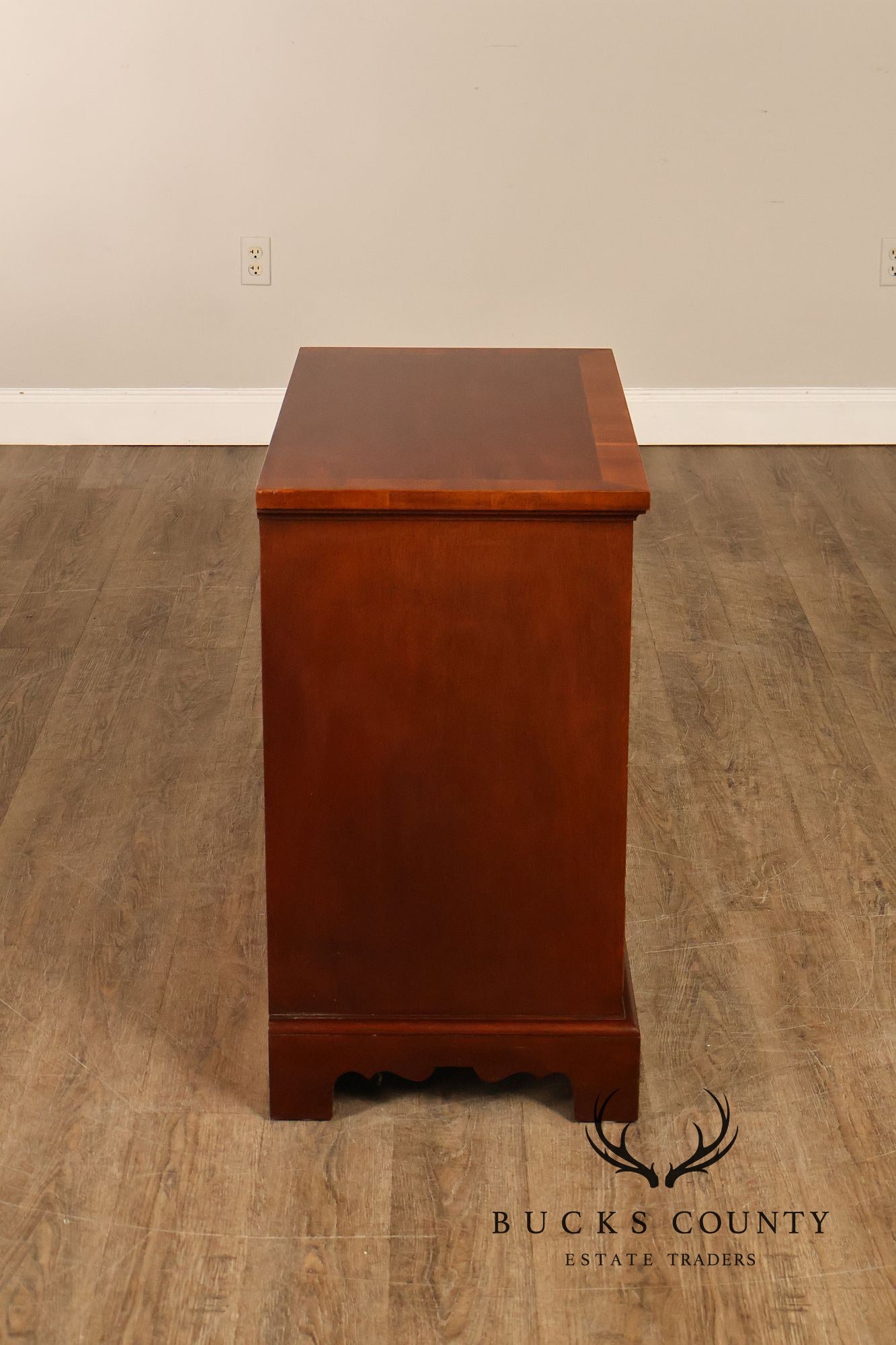 Hekman Copley Place Flame Mahogany Chest Of Drawers
