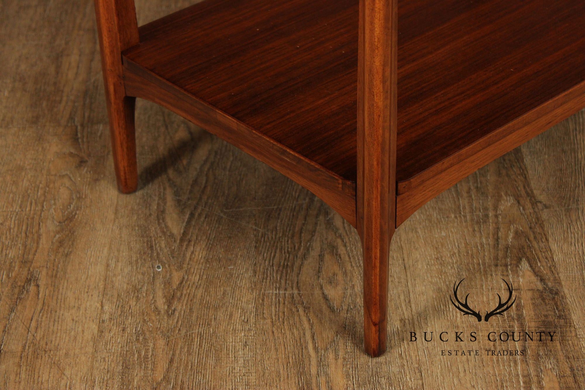 Thomasville Motif Mid Century Modern Walnut Pair Of One Drawer Nightstands