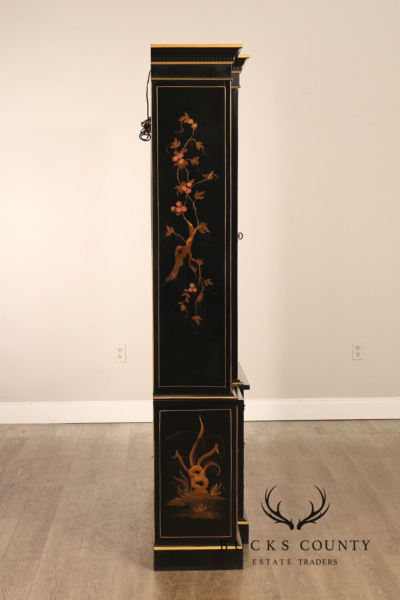 Hickory American Masterpiece Collection Vintage Chinoiserie China Cabinet