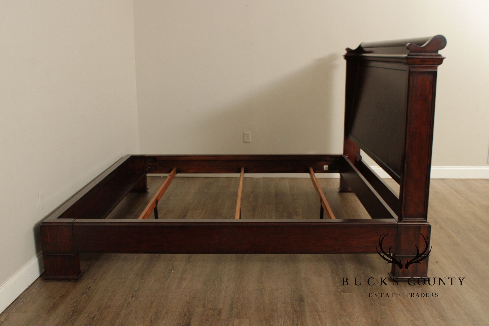 Bernhardt Traditional King Size Sleigh Bed