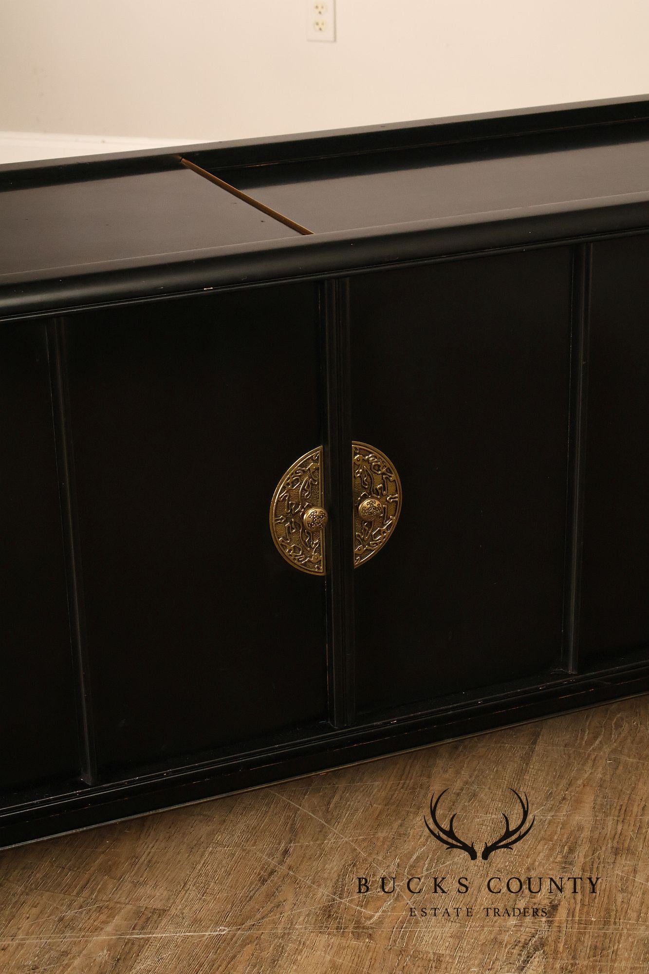 Magnavox Ebony Asian Influence Stereo Turntable Radio Console Table