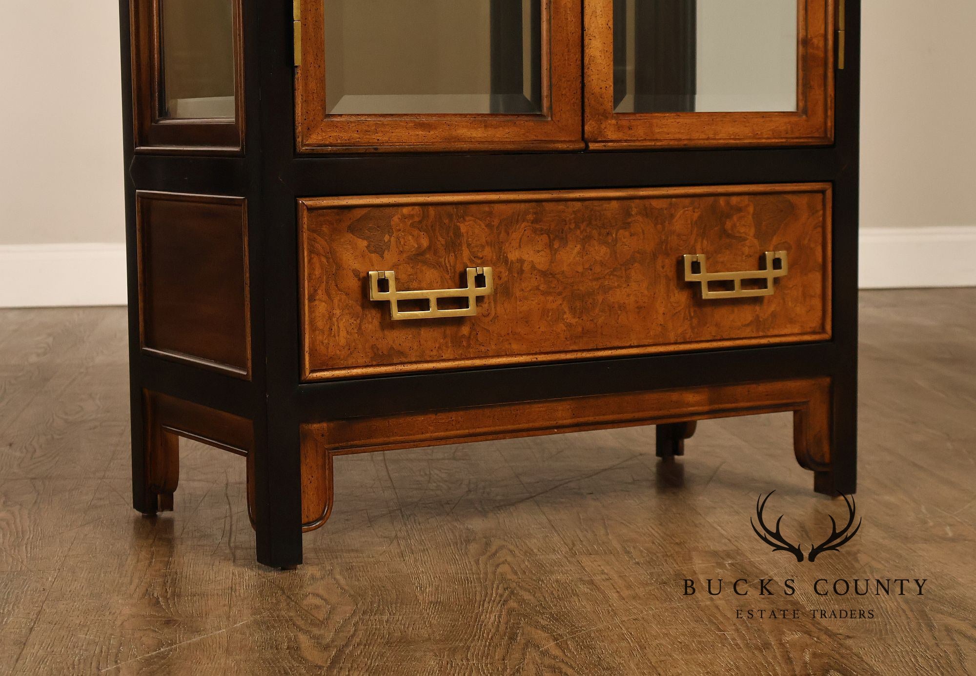 Century Furniture Raymond Sobota Asian Inspired Chin Hua Lighted Glass Curio Cabinet