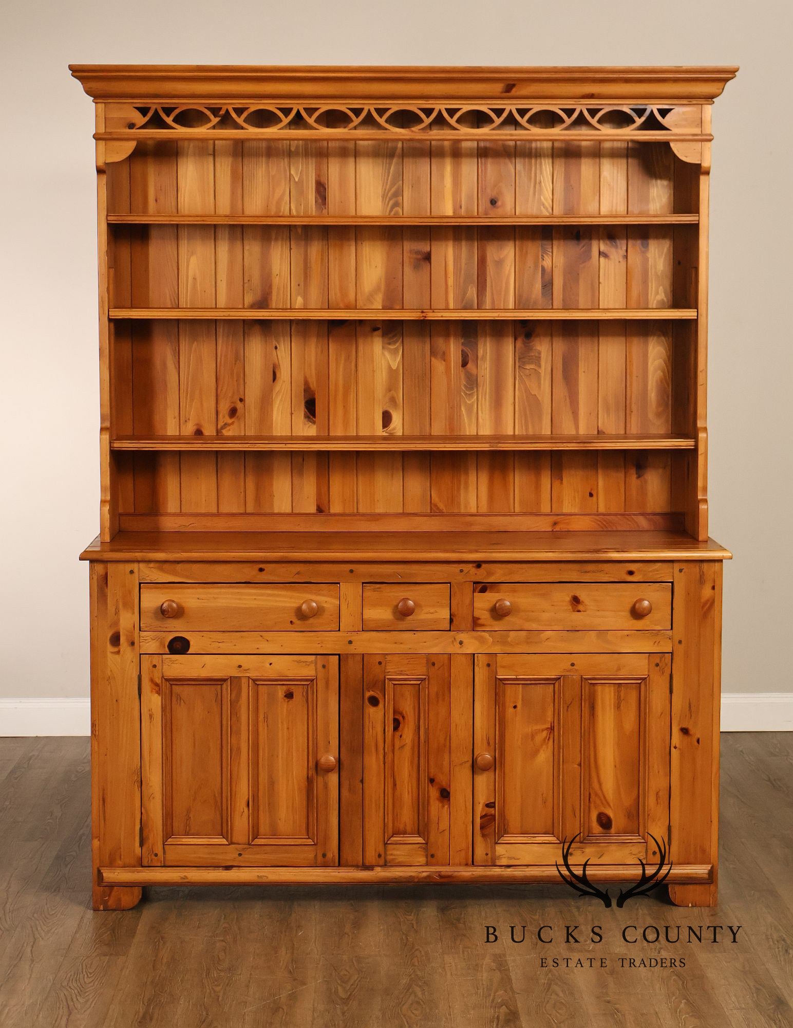 Ethan Allen Country Crossings Pine Set Back Hutch