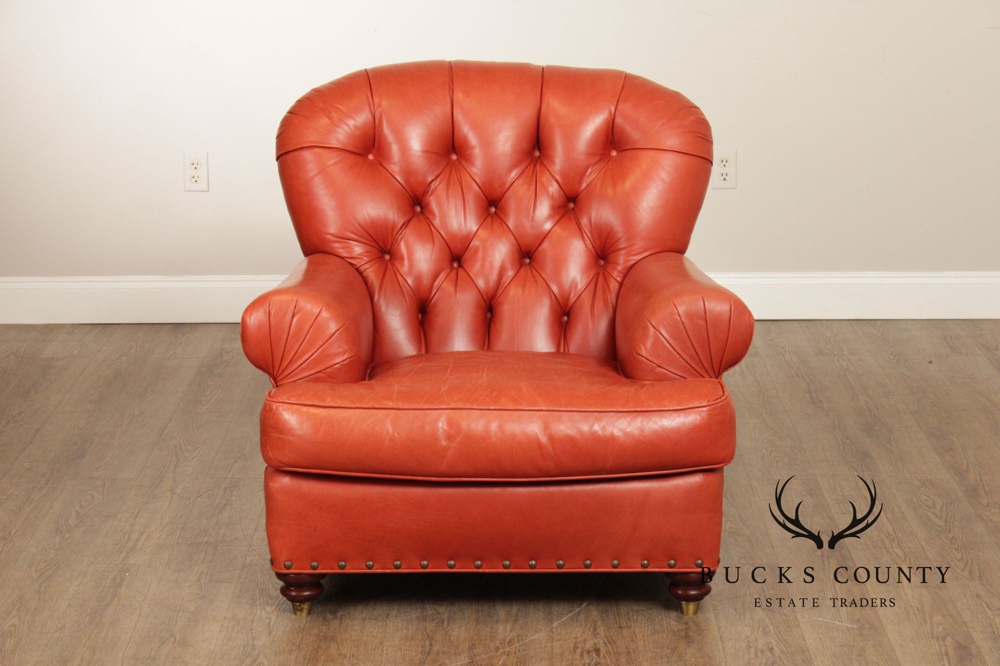 Dapha English Traditional Style Leather Chesterfield Armchair