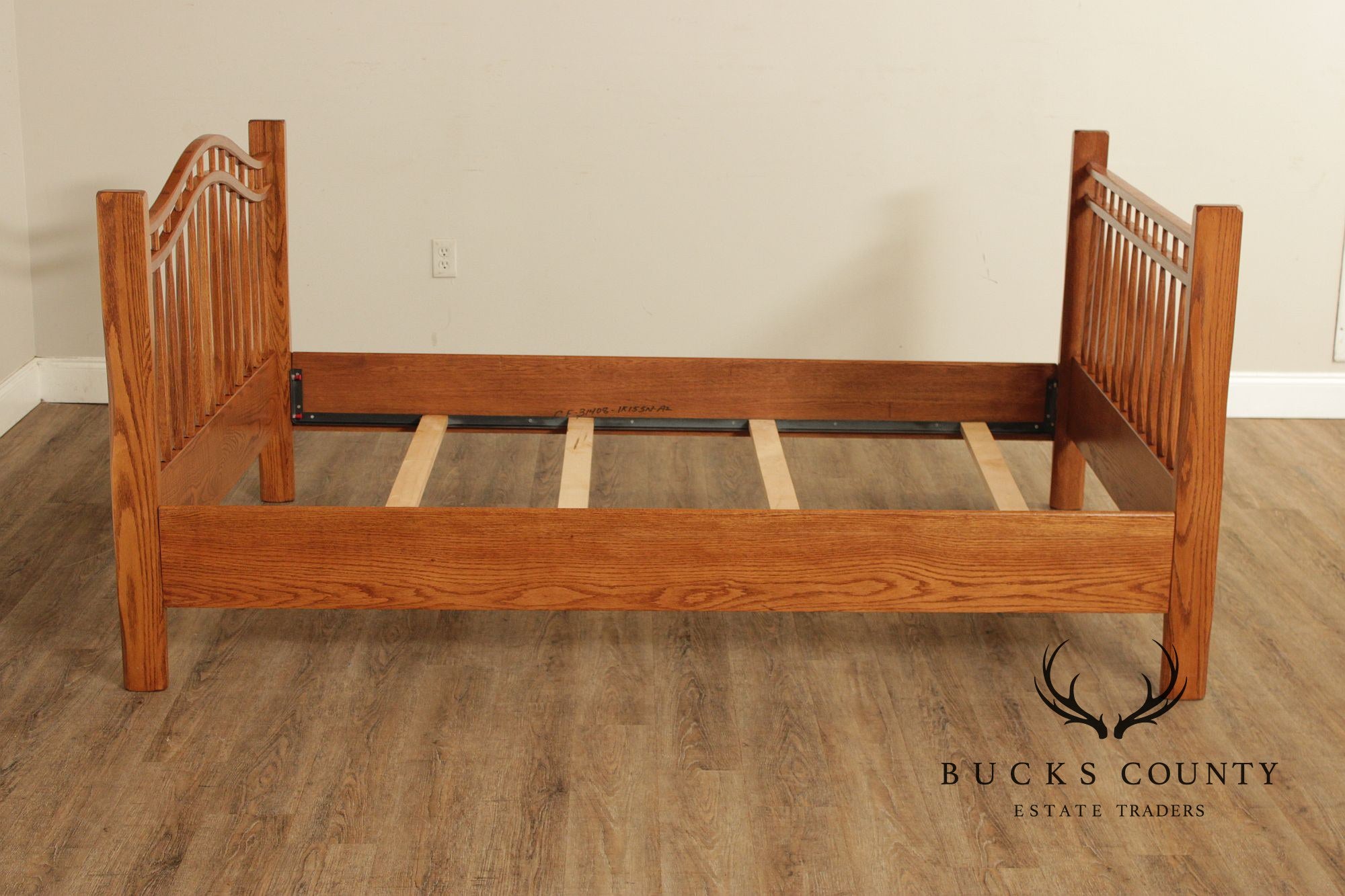Hunt Country Furniture Farmhouse Style Oak Spindle Full-Size Bed
