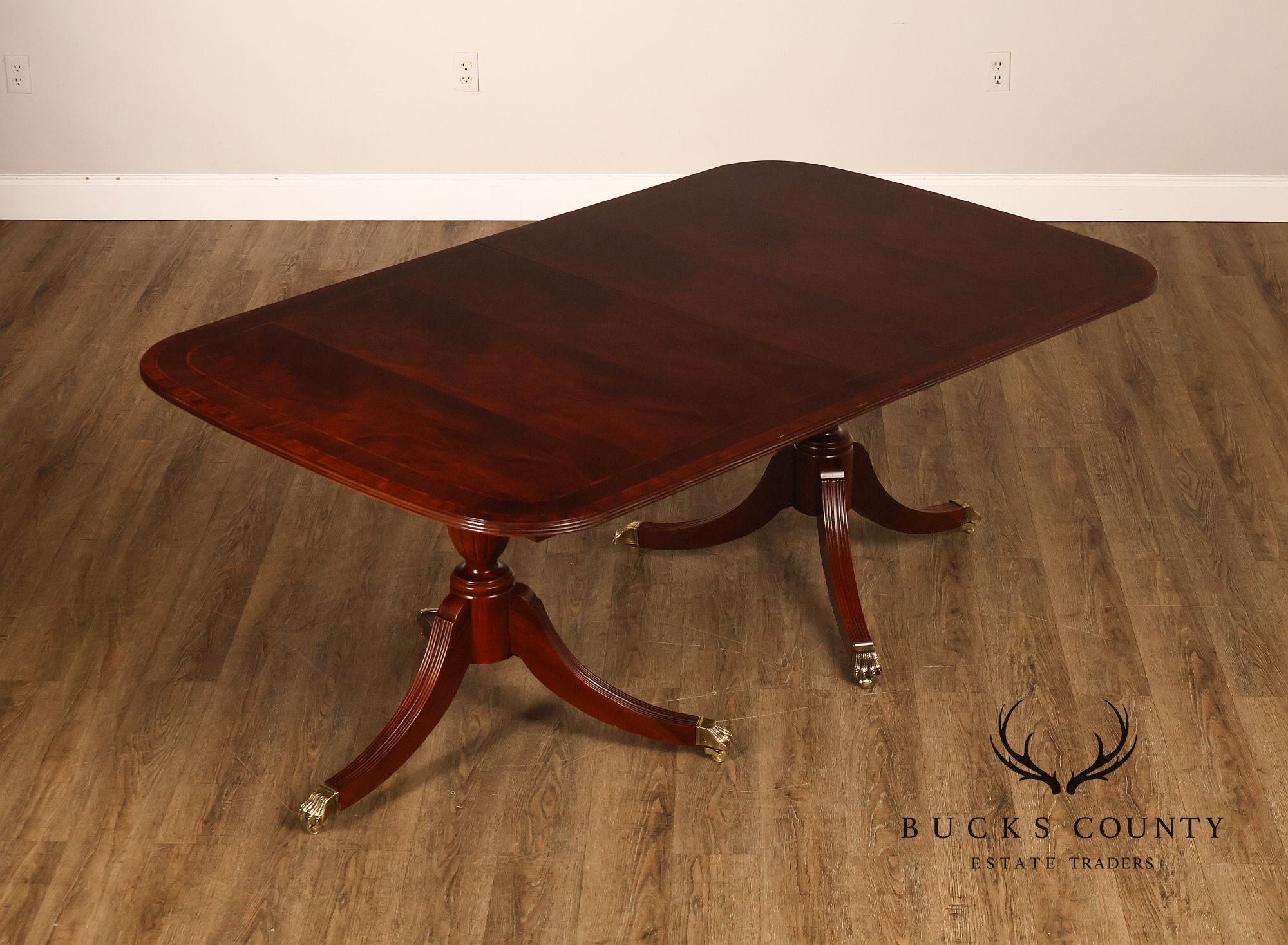 Thomasville Banded Mahogany Double Pedestal Extendable Dining Table