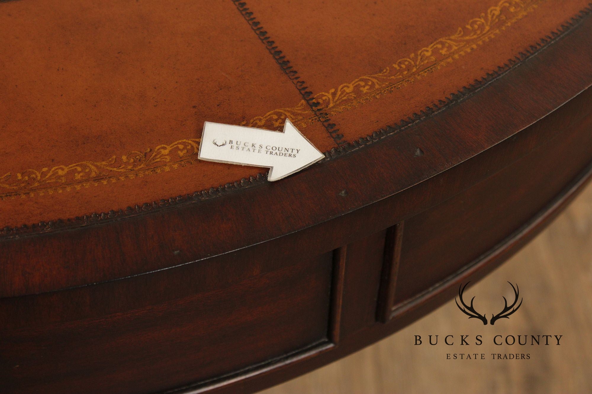 Ethan Allen Regency Style Round Leather Top Mahogany Rent Table