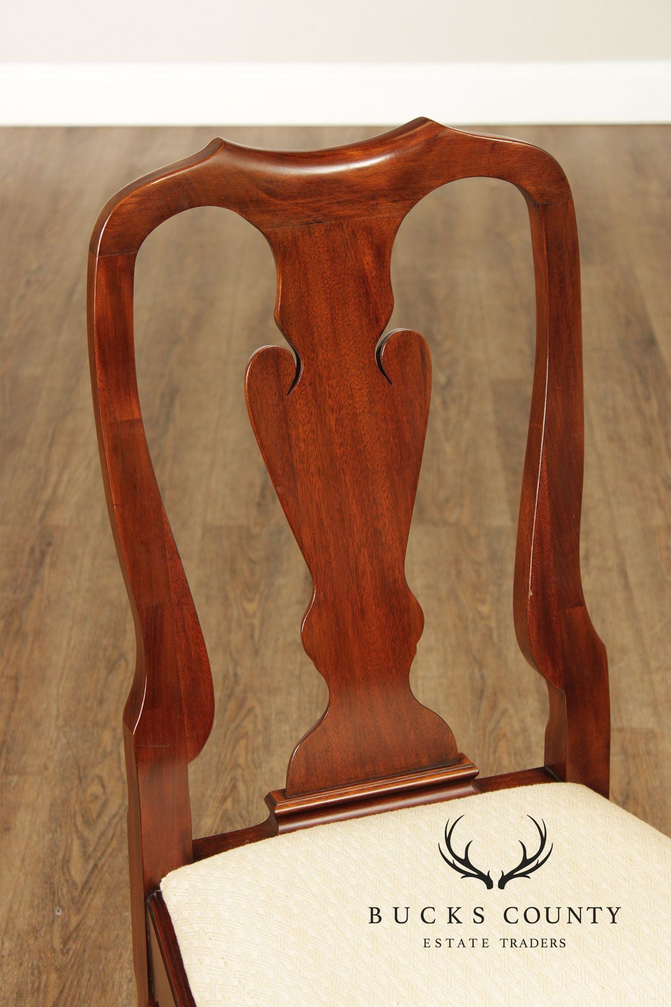 Henkel Harris Queen Anne Style Set of Eight Mahogany Dining Chairs