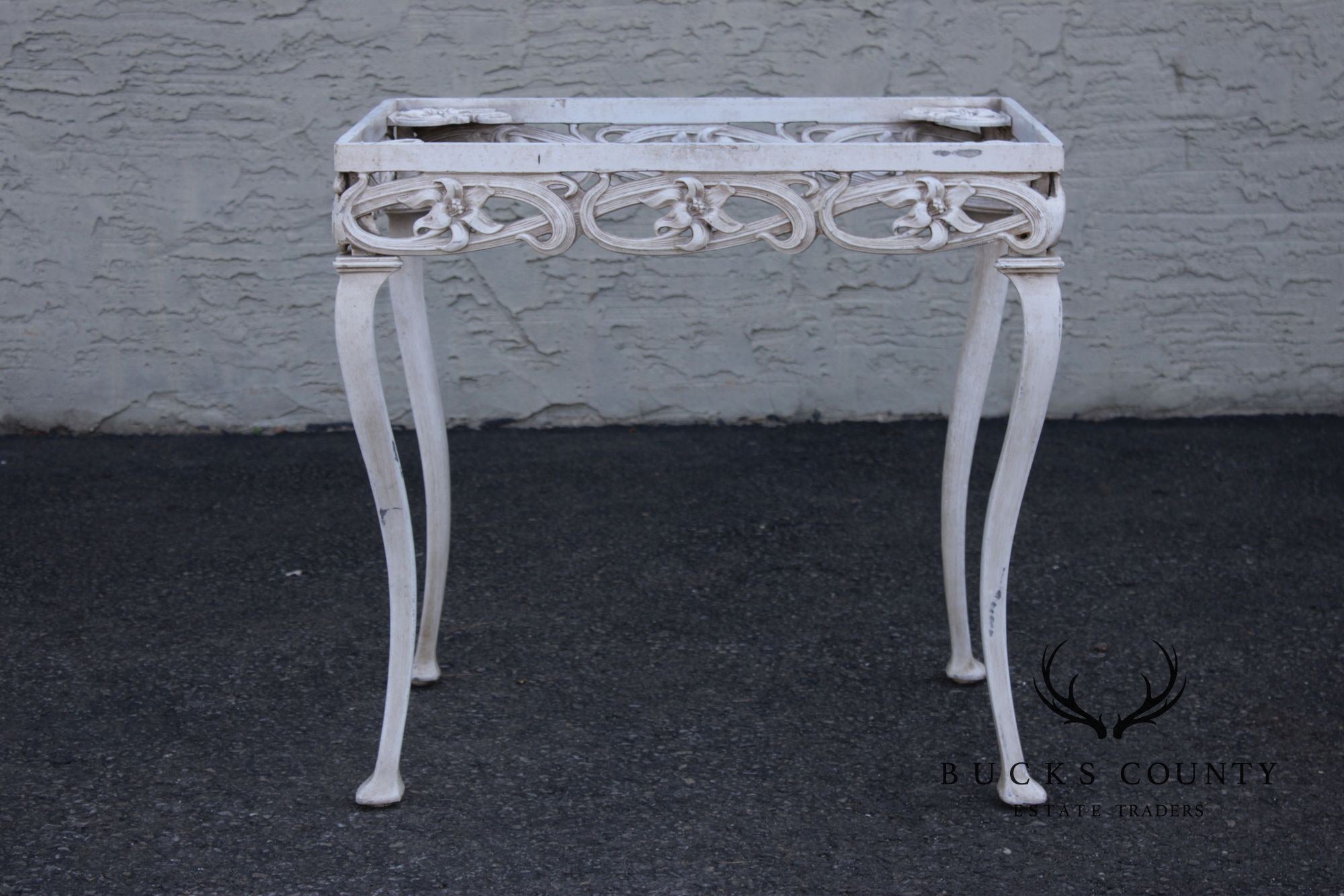 Brown Jordan Cast Aluminum 'Day Lily' Outdoor Patio Side Table