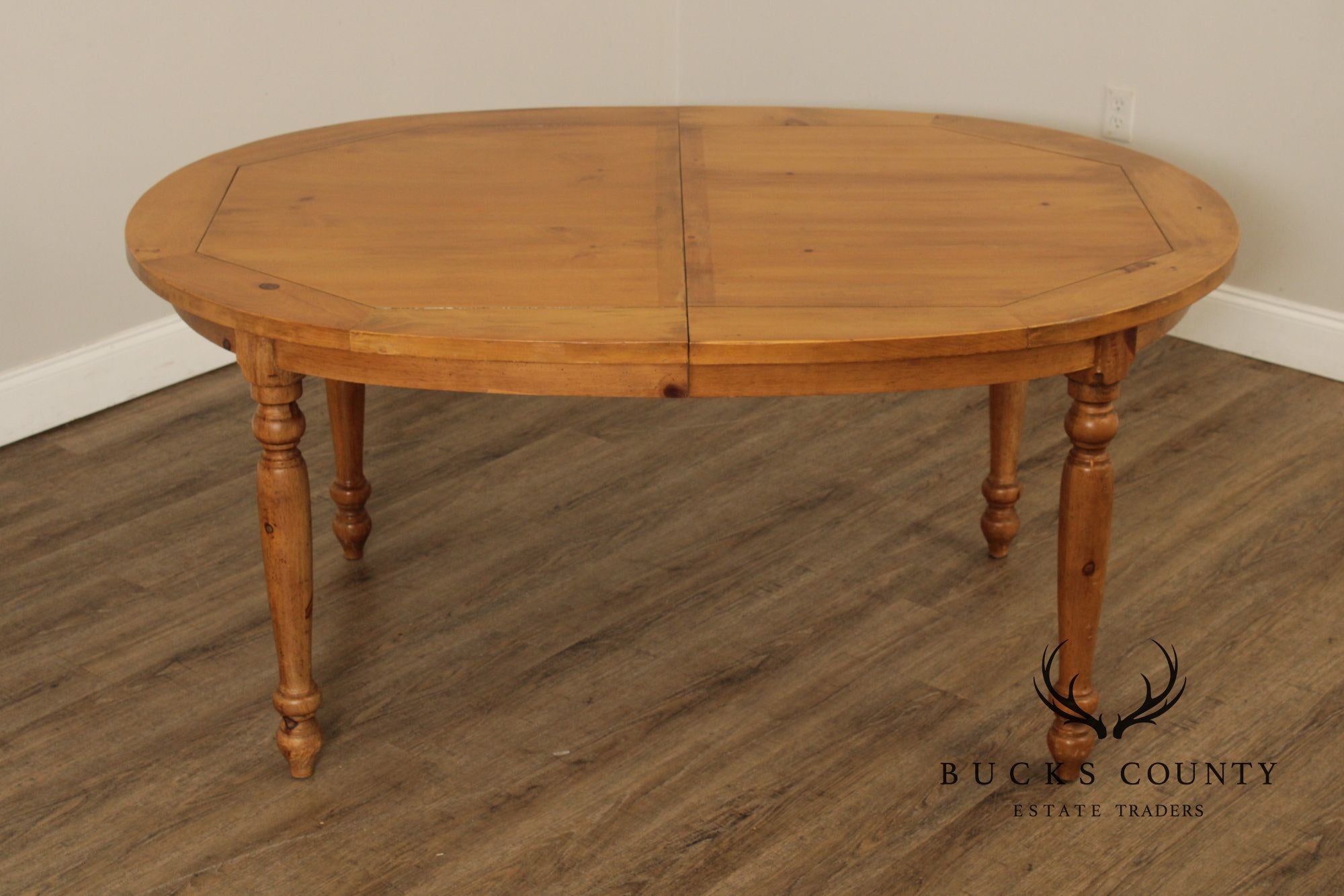 Farmhouse Pine Extendable Oval Dining Table