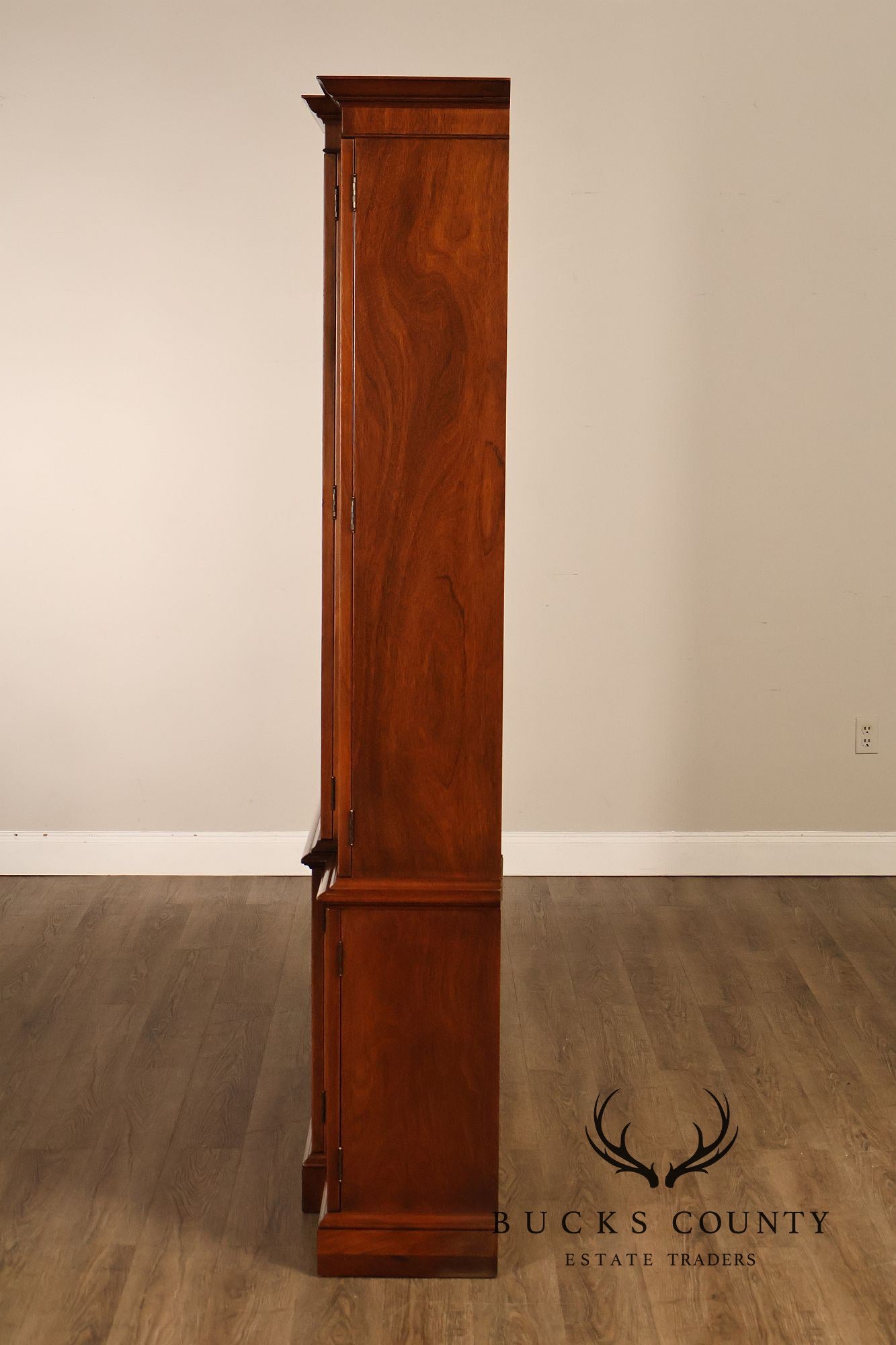 Kittinger Mahogany Chippendale Style Breakfront China Cabinet