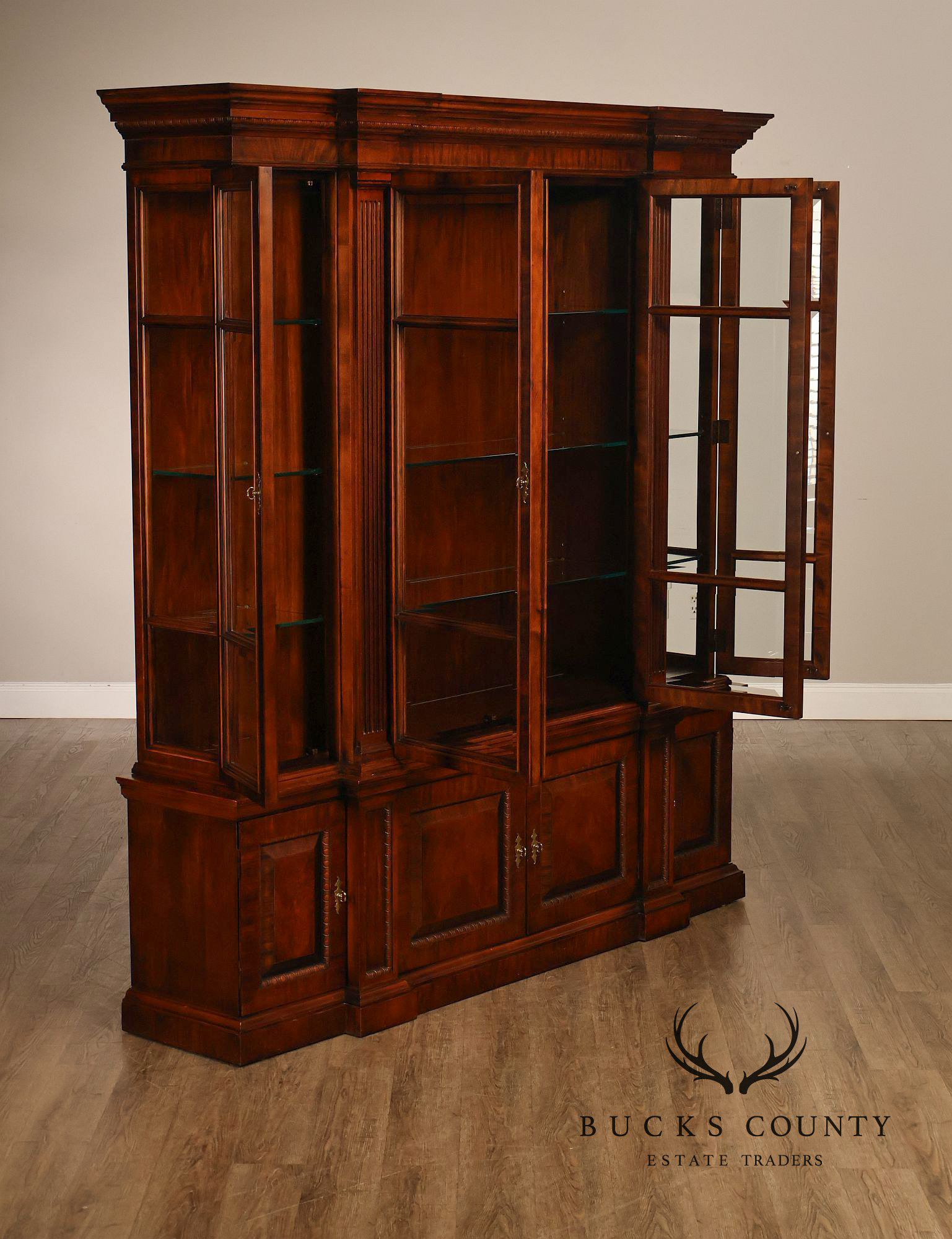 Henredon Furniture Georgian Style Mahogany Breakfront