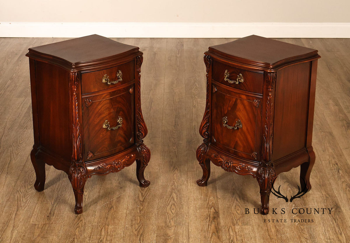 1940s Vintage Pair of Mahogany Nightstands