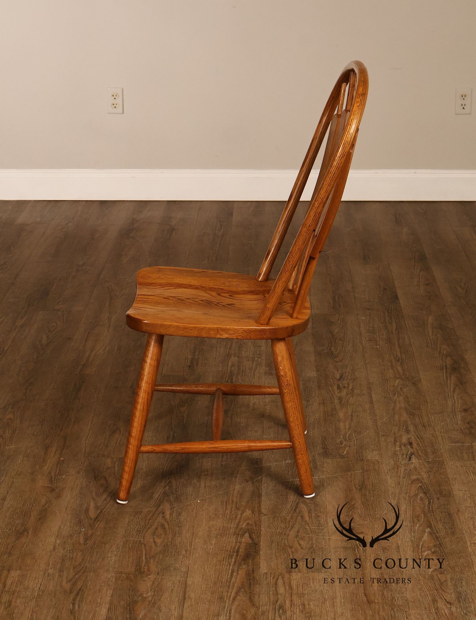 Richardson Brothers Colonial Windsor Style Set Of Seven Oak Dining Chairs