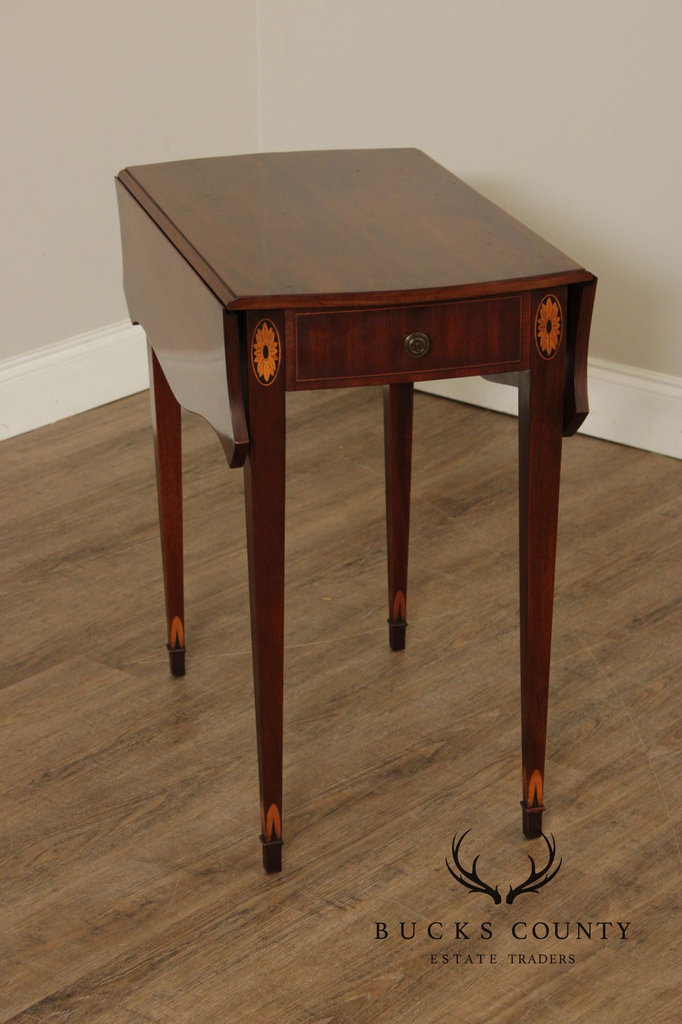 Kittinger Vintage Federal Style Mahogany Drop Leaf Pembroke Table