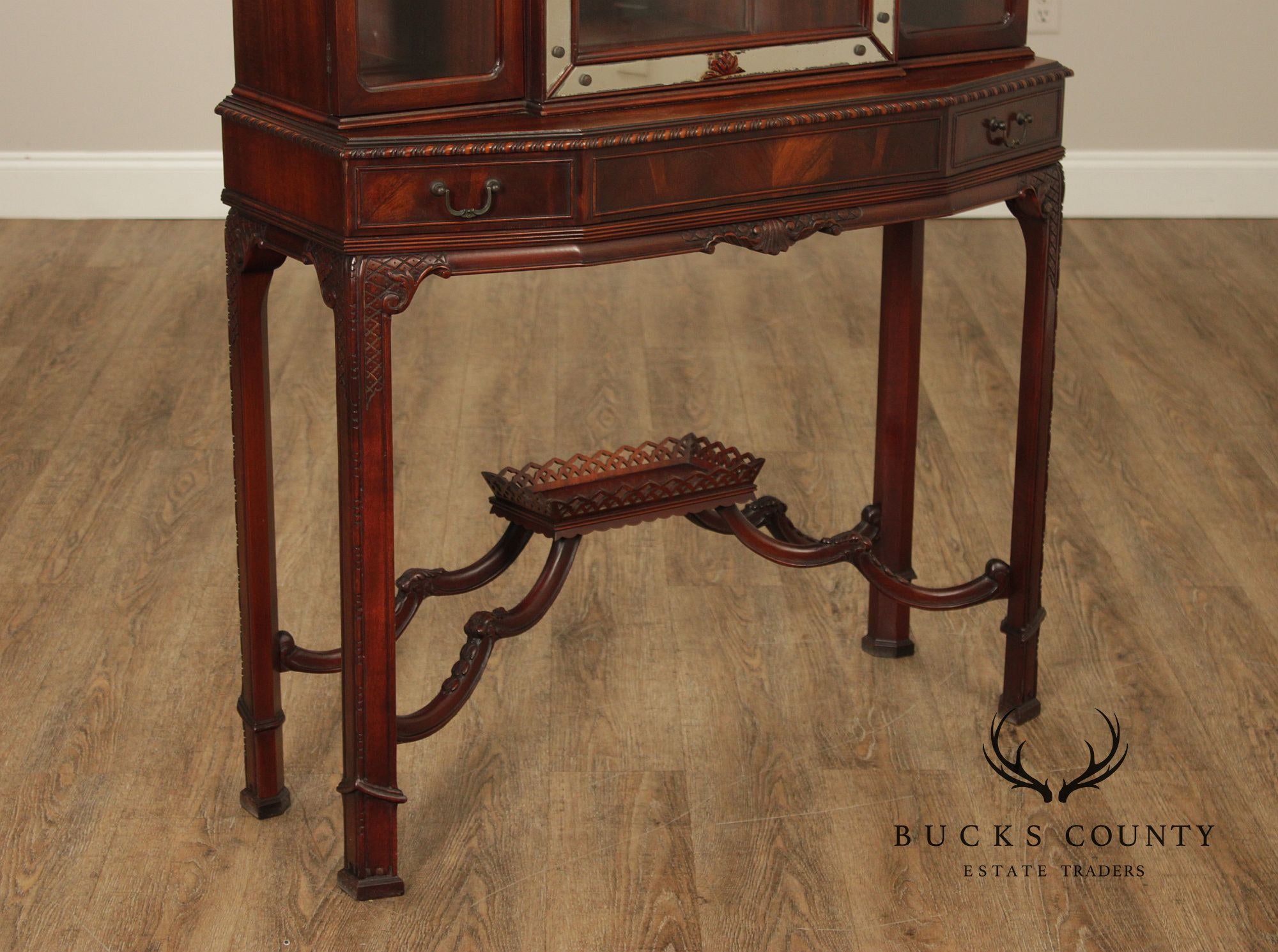 Weiman Heirloom Quality Chinese Chippendale Style Mahogany Vitrine Display Cabinet