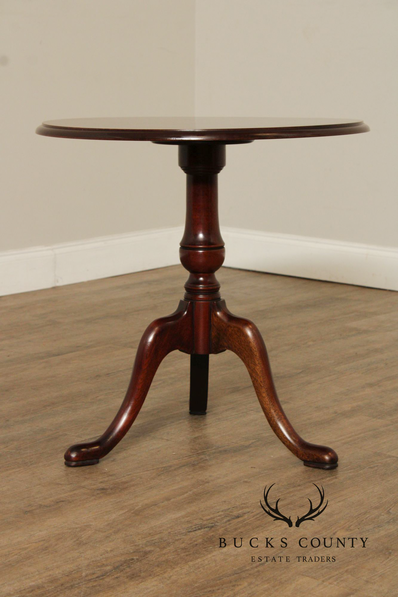 Mahogany Federal Style Round Pedestal Table
