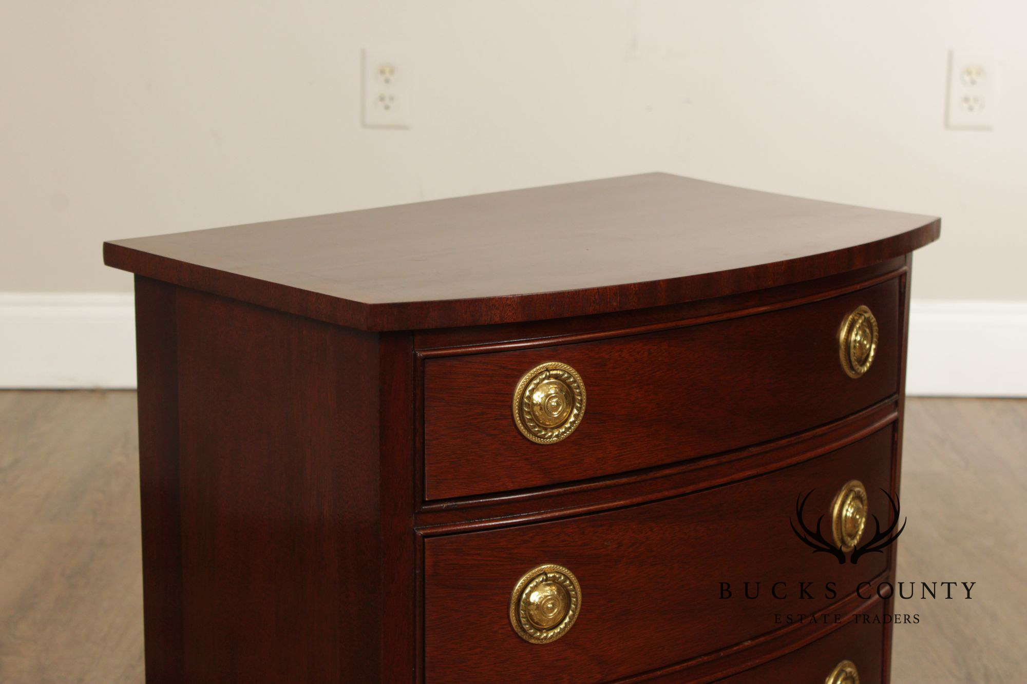Councill Craftsmen Hepplewhite Style Mahogany Bowfront Nightstand Chest