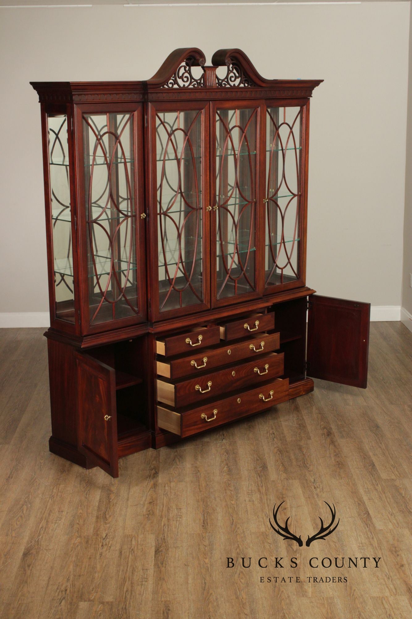 Thomasville Georgian Style Large Mahogany China Display Breakfront