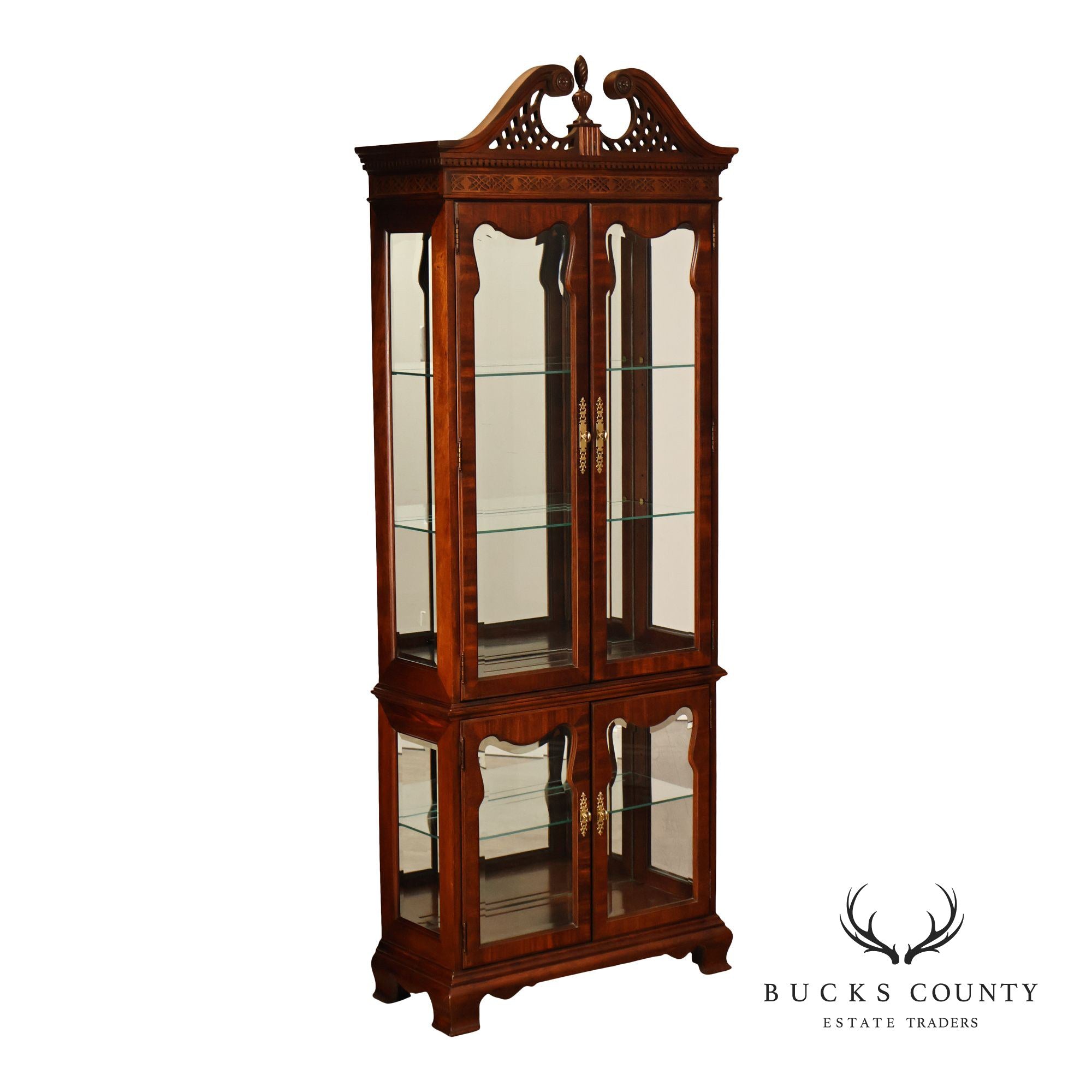 Thomasville Mahogany Chippendale Style Lighted Curio Display Cabinet