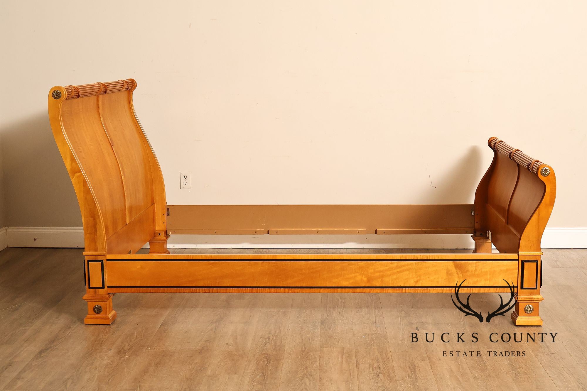 Thomasville Grand Classics Collection Empire Style Queen Sleigh Bed