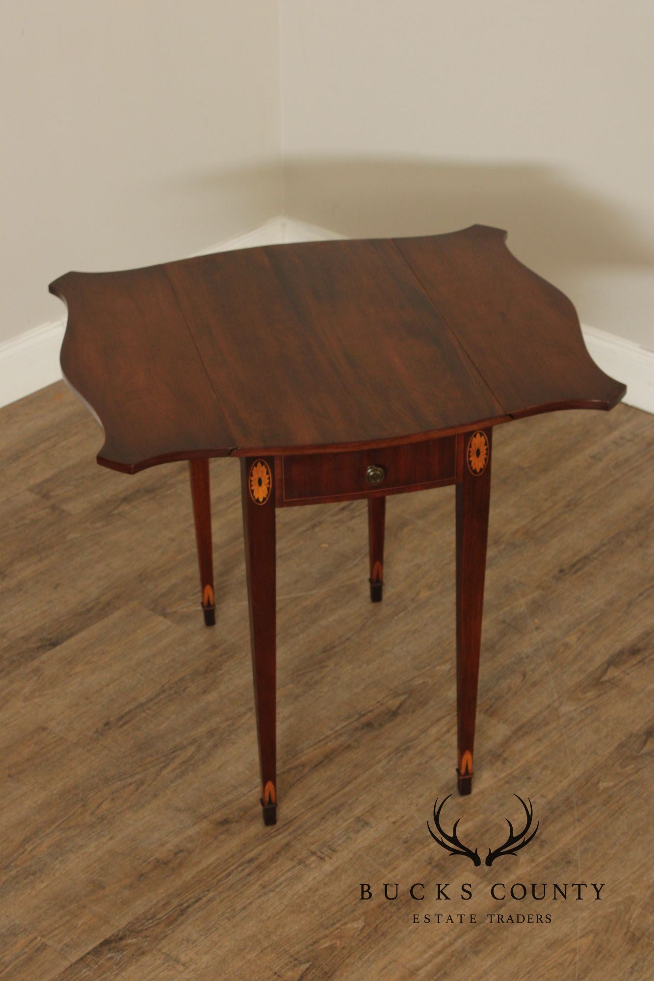 Kittinger Vintage Federal Style Mahogany Drop Leaf Pembroke Table