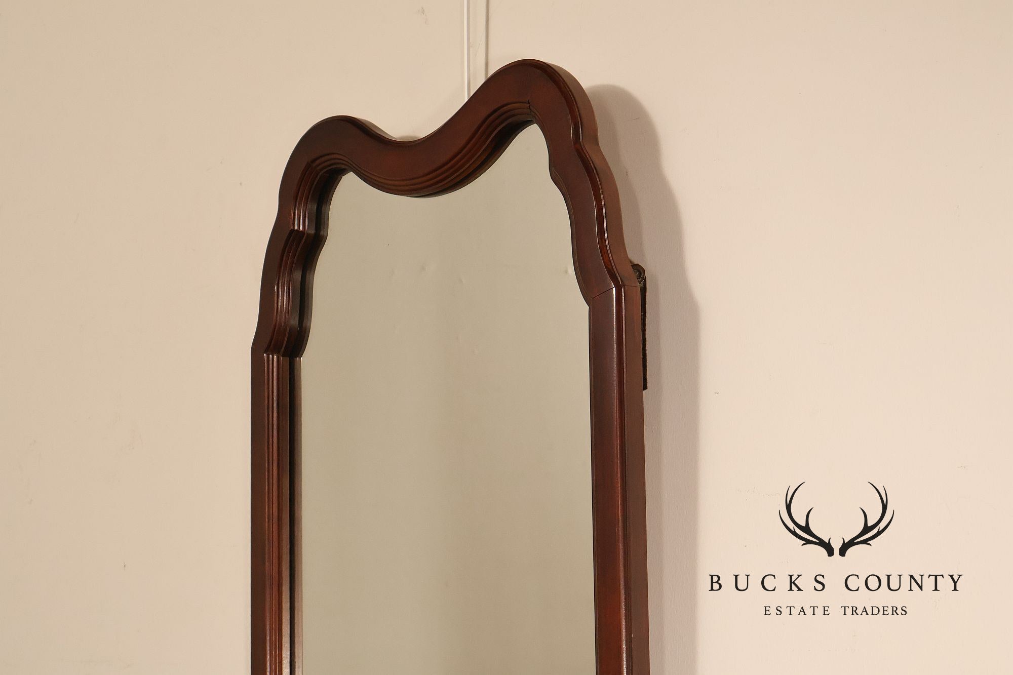 Pulaski Furniture Queen Anne Style Mahogany Wall Mirror