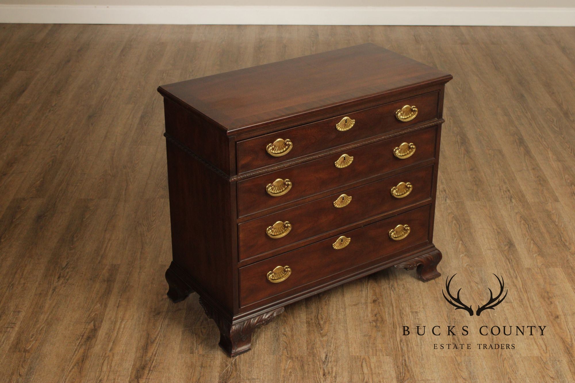Henredon Georgian Style Mahogany Chest Of Drawers