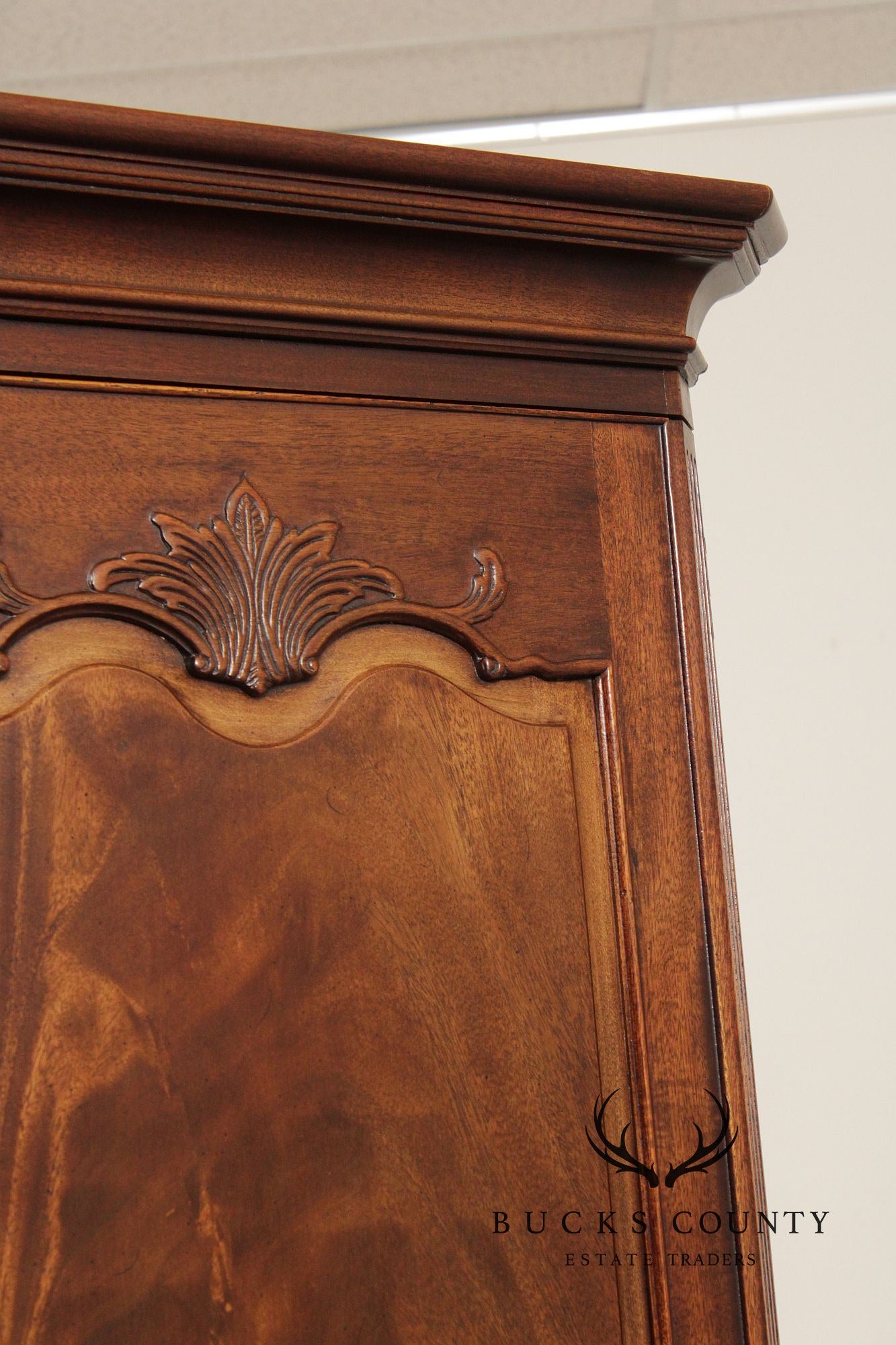 Henredon Georgian Style Mahogany Armoire