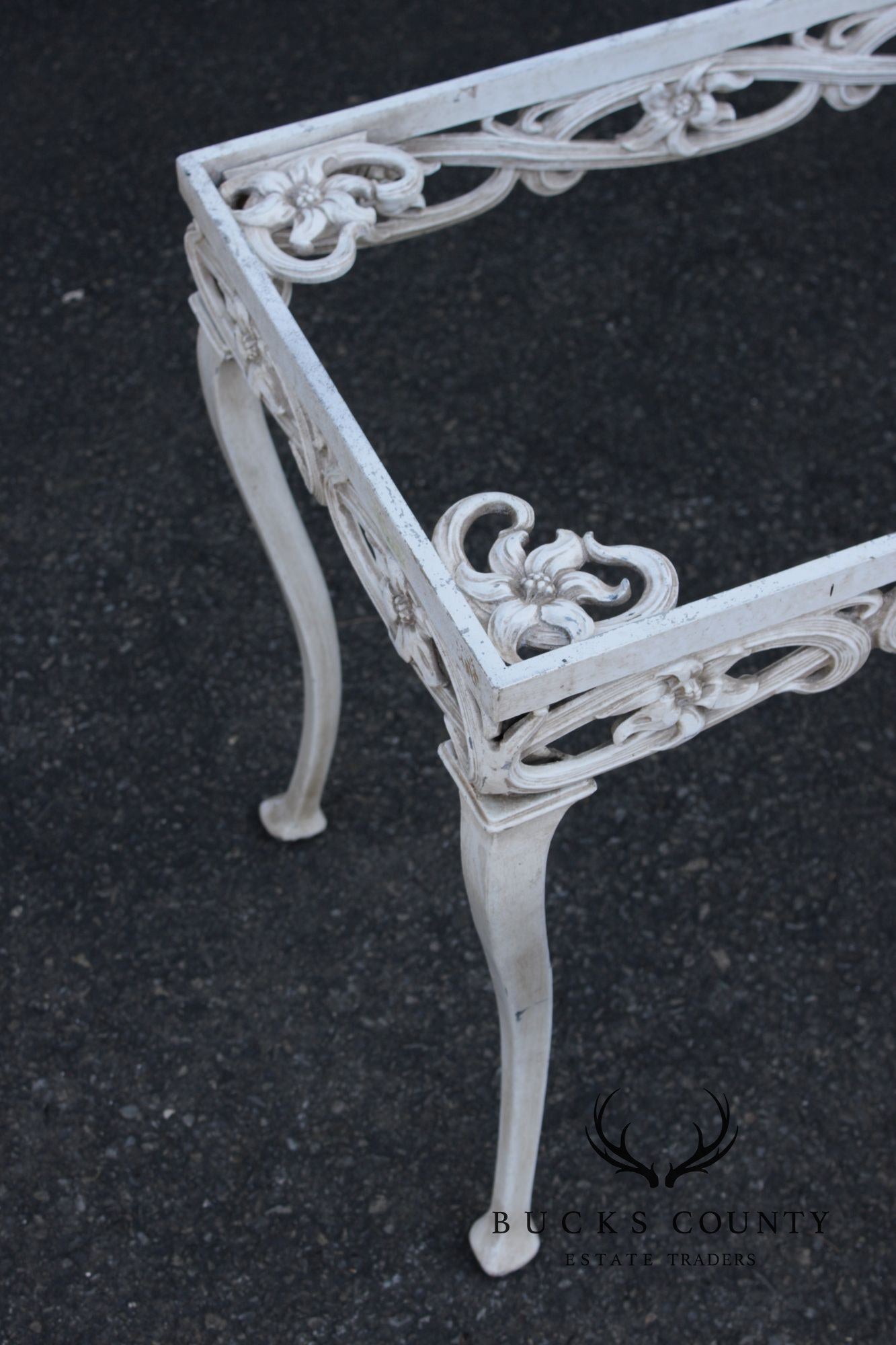 Brown Jordan Cast Aluminum 'Day Lily' Outdoor Patio Side Table