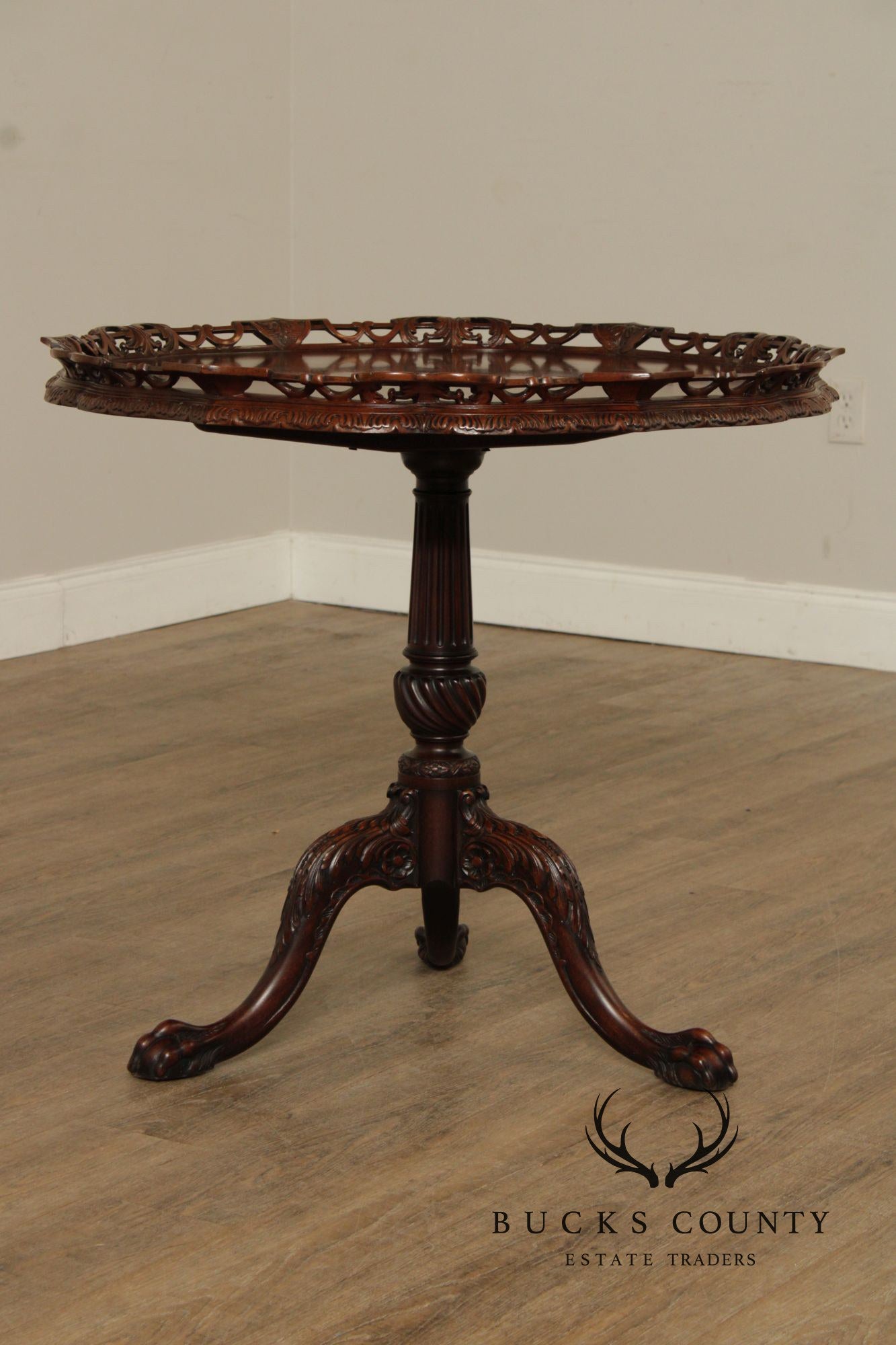 Schmieg and Kotzian Georgian Style Mahogany Pie Crust Table