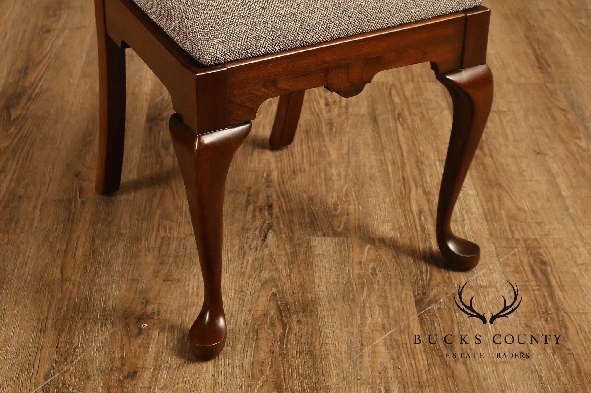 Pennsylvania House Queen Anne Style Set of Eight Dining Chairs