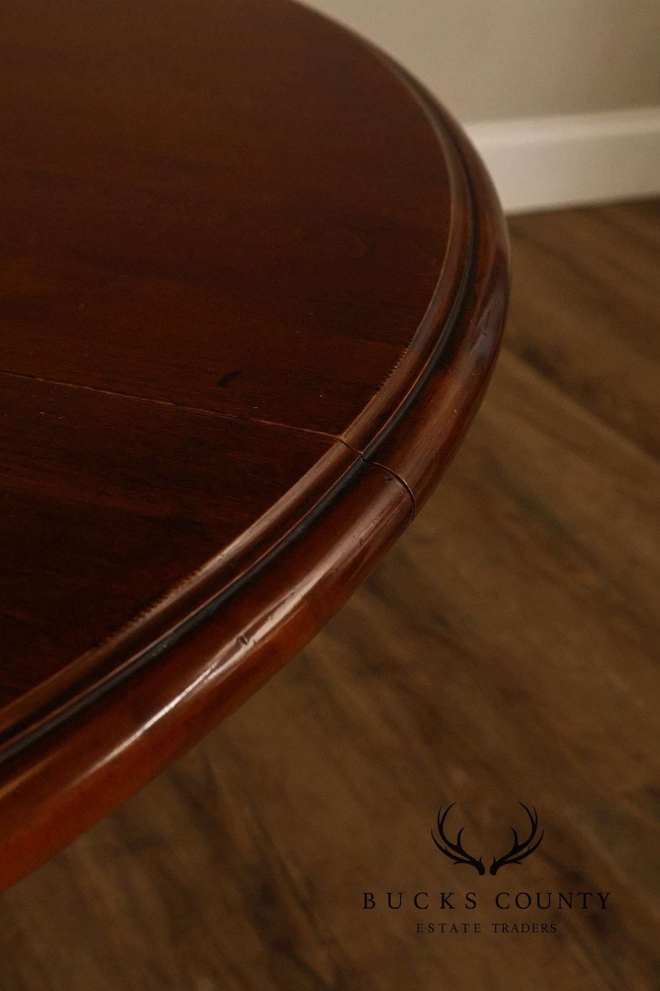 Ethan Allen Country French Style Round Extension Dining Table