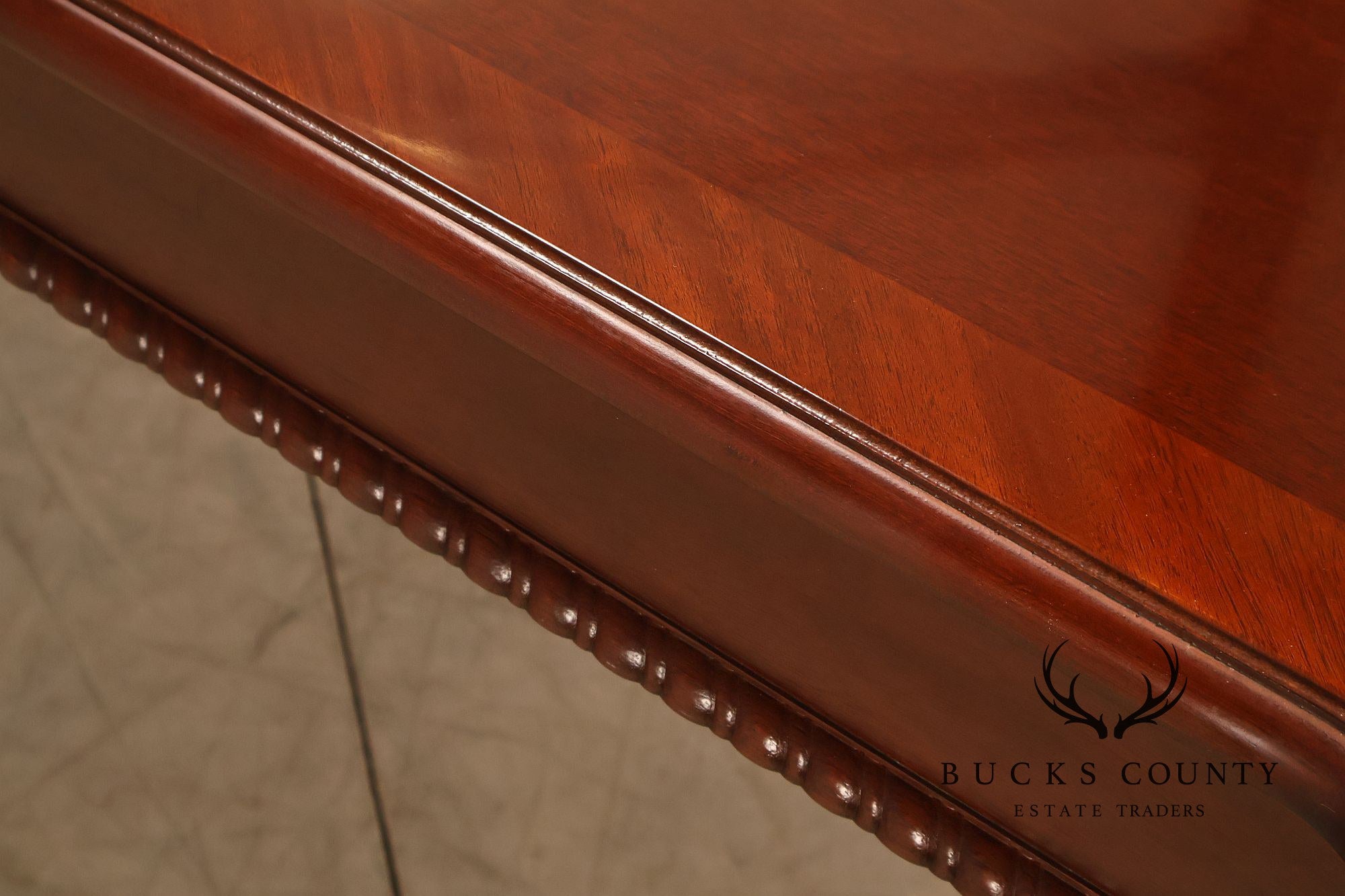 Lexington Furniture Chippendale Style Mahogany Expandable Dining Table
