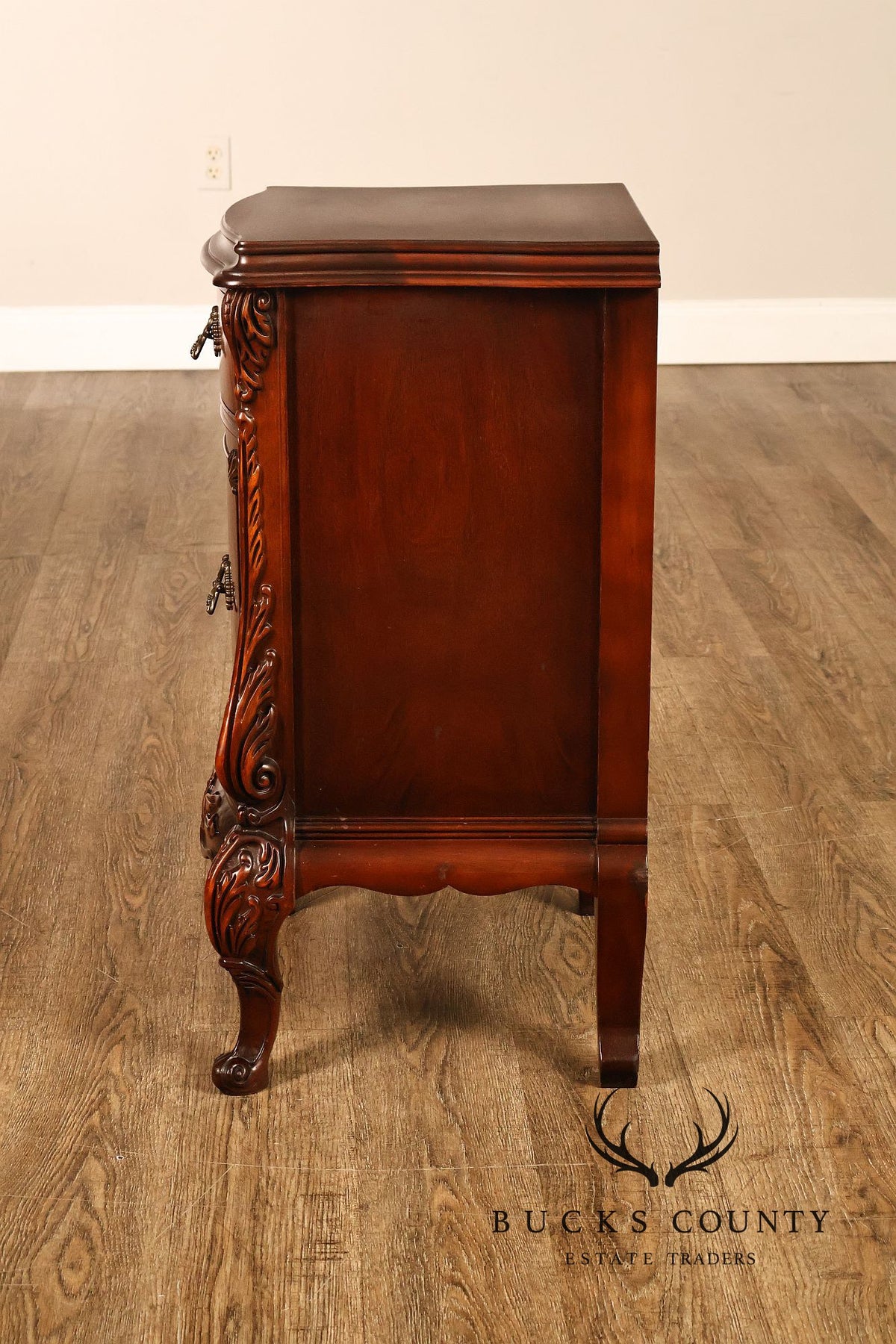 1940s Vintage Pair of Mahogany Nightstands