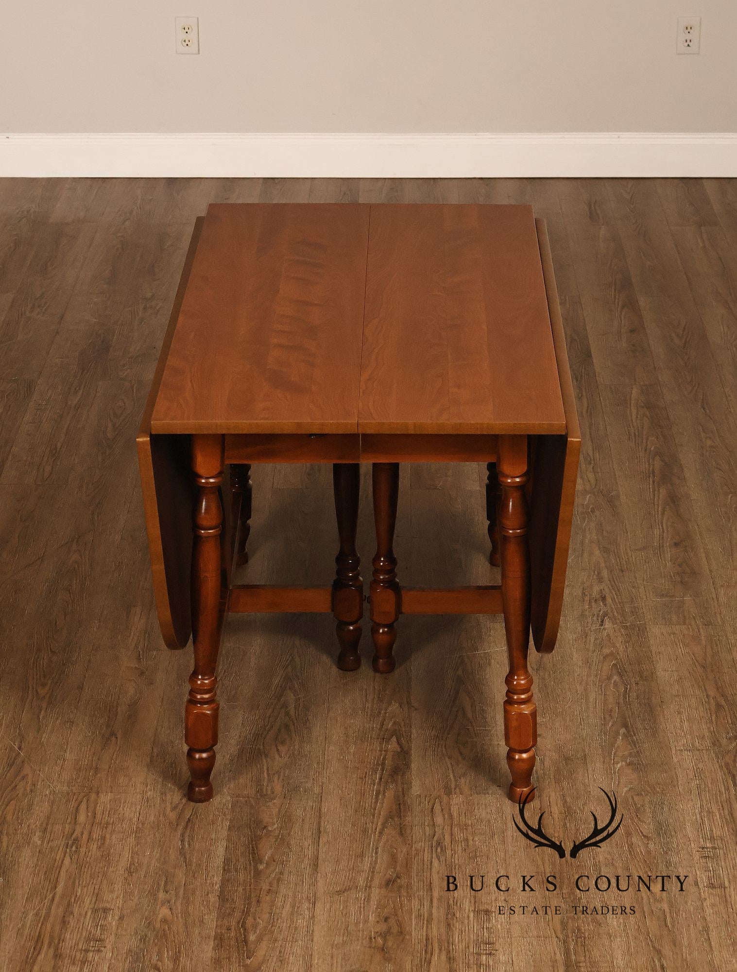 Traditional Maple Expandable Drop Leaf Gateleg Dining Table