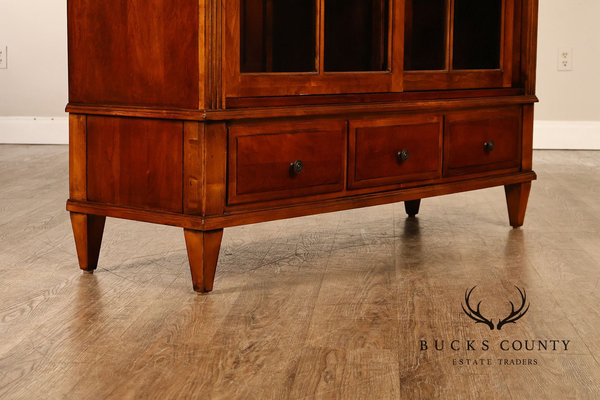 Ethan Allen 'Townhouse' Sliding Door Bookcase