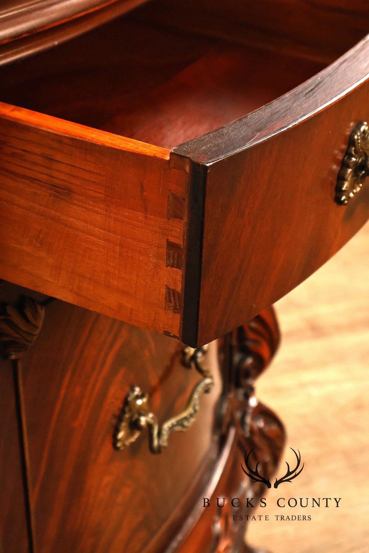 1940s Vintage Pair of Mahogany Nightstands