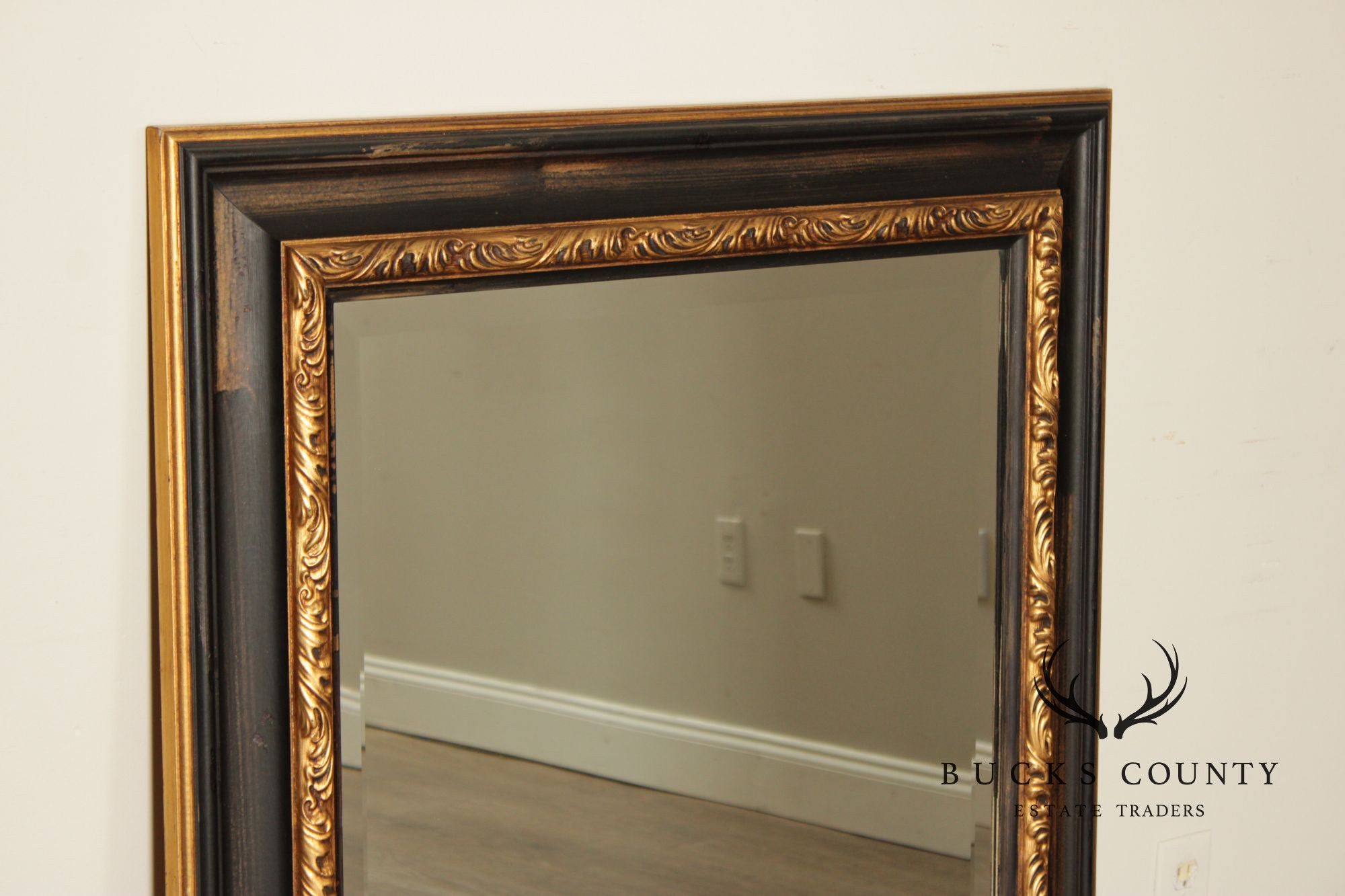 Traditional Distress Painted Wall Mirror