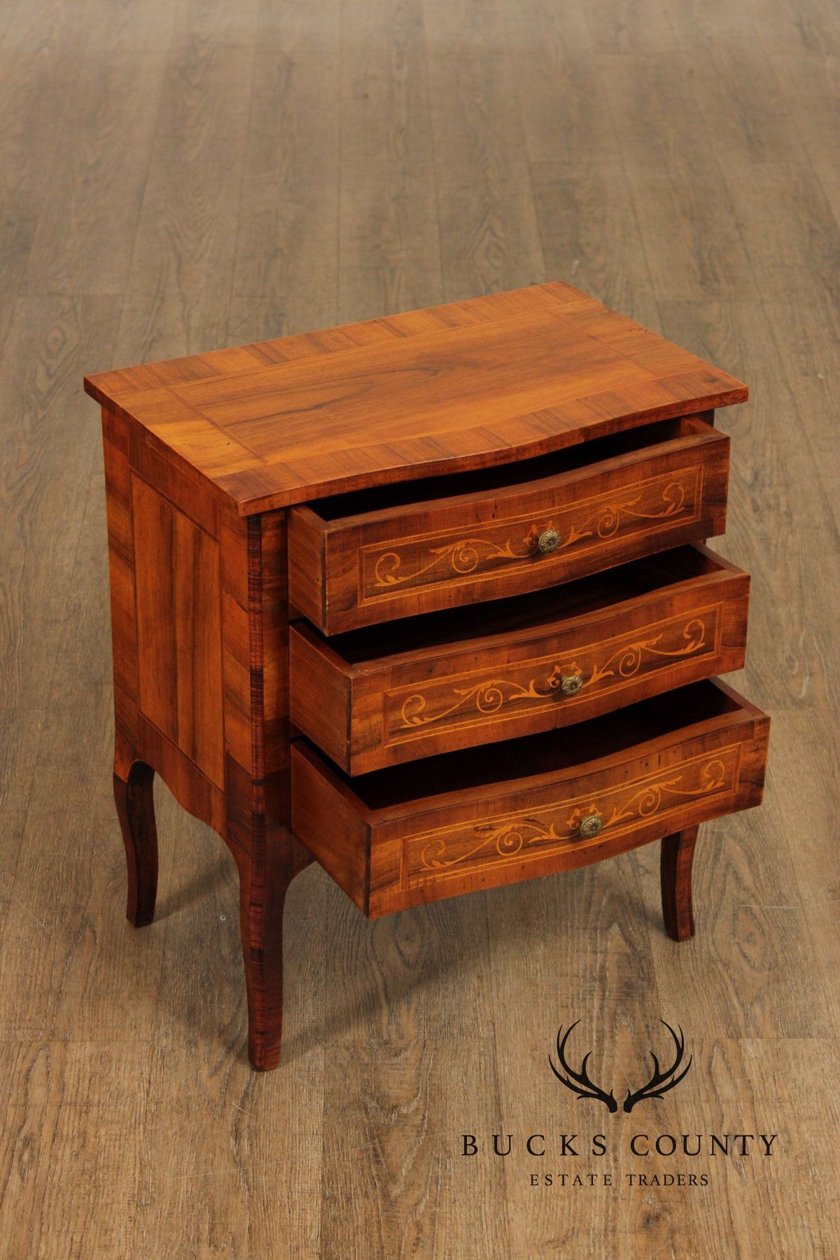 Antique Italian Inlaid Walnut Pair Of Bombe Commodes Or Nightstands