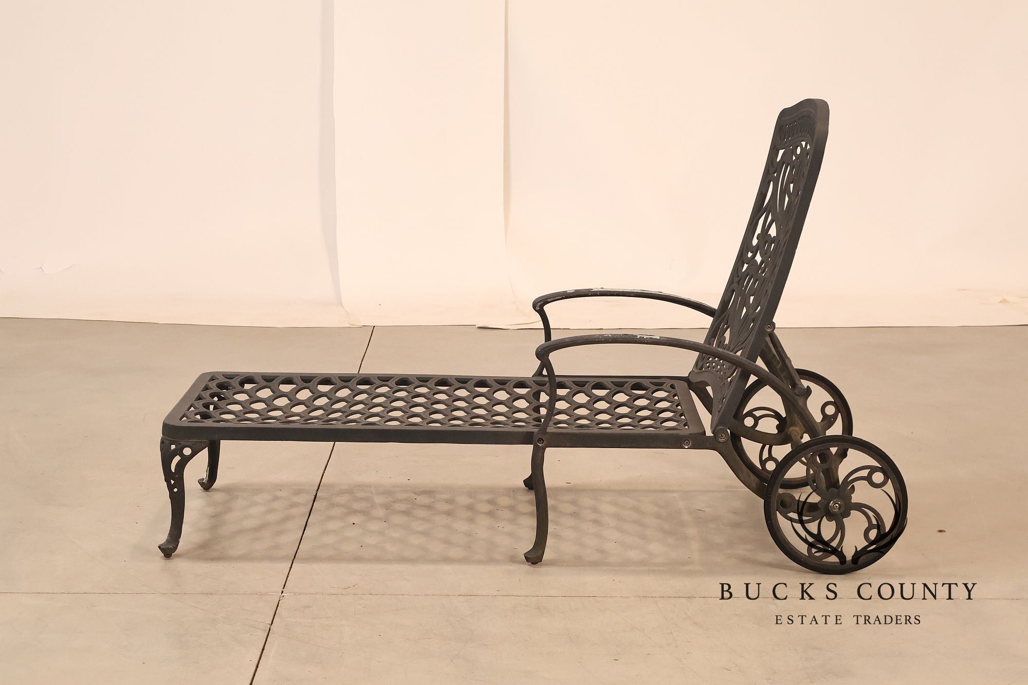 Hanamint Tuscany Pair Of Cast Aluminum Outdoor Chaise Lounge Chairs
