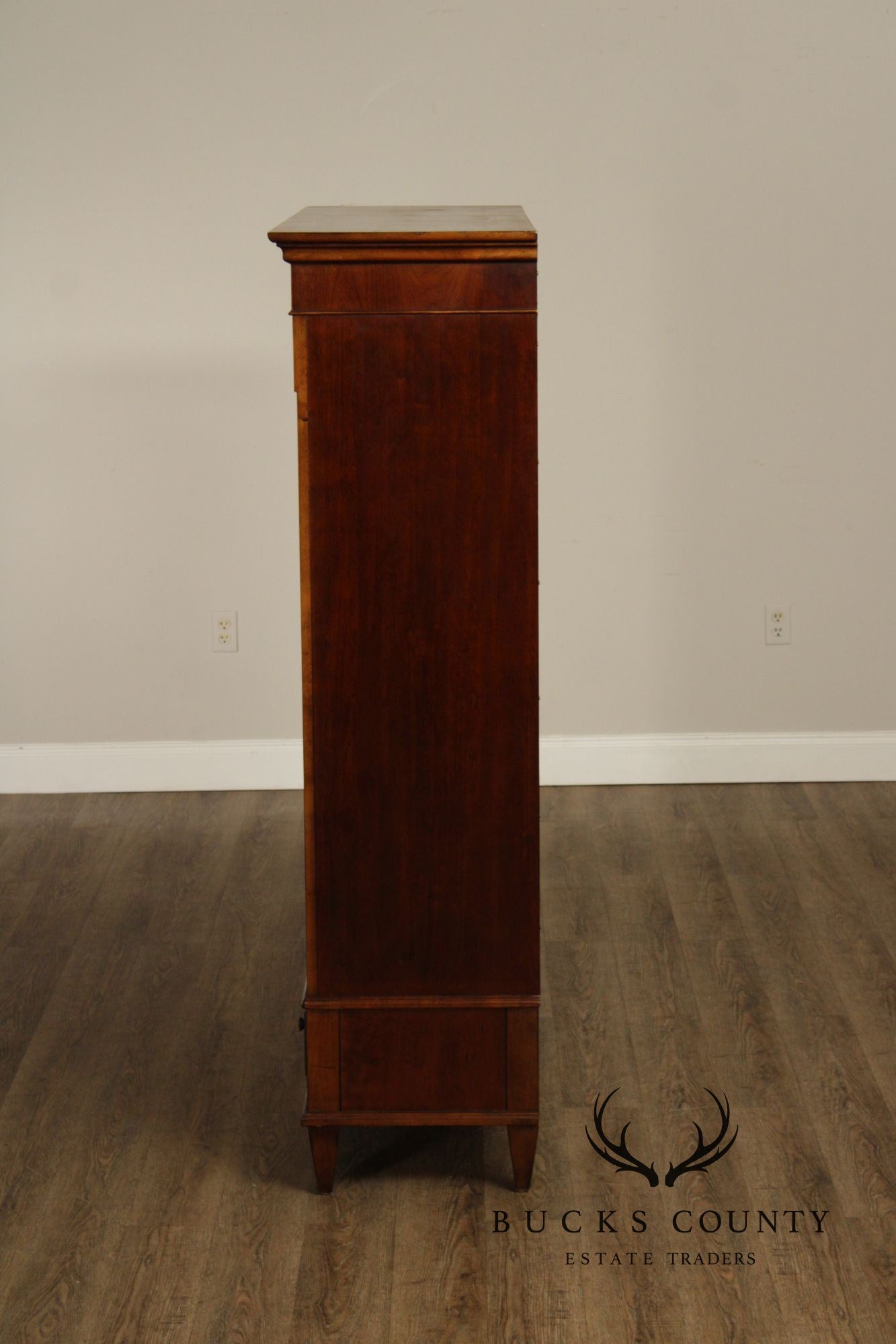 Ethan Allen Traditional Style Lighted Sliding Door Bookcase Display Cabinet