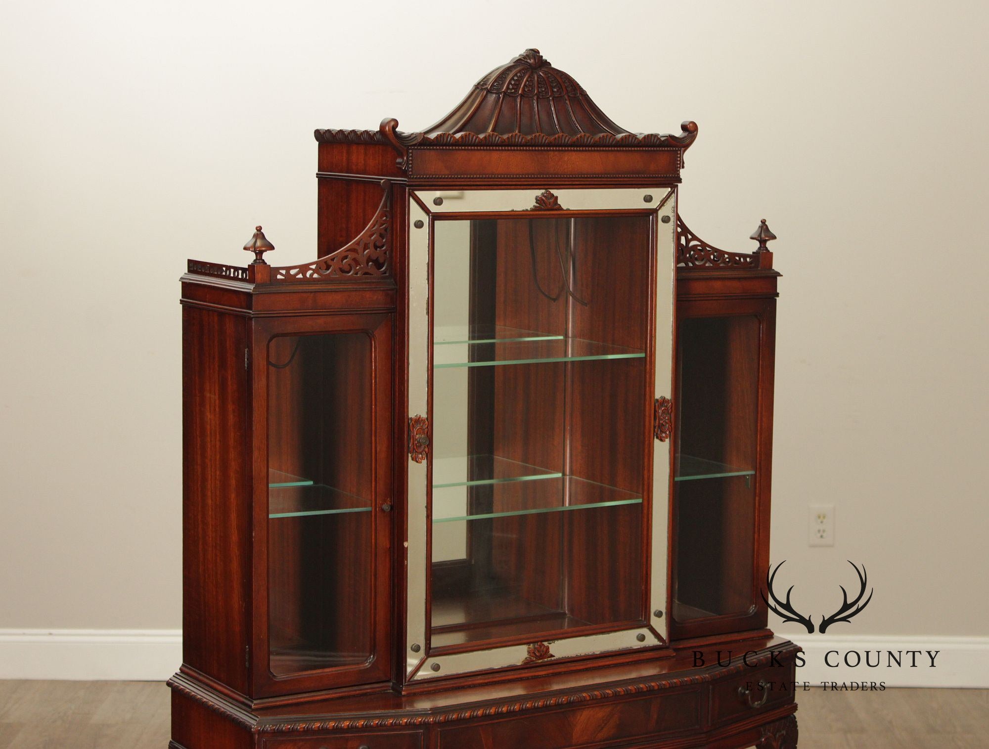 Weiman Heirloom Quality Chinese Chippendale Style Mahogany Vitrine Display Cabinet