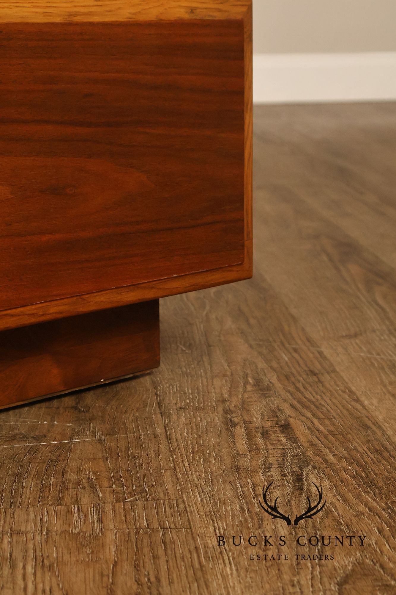 Lane Mid Century Modern Walnut 9 Drawer Dresser