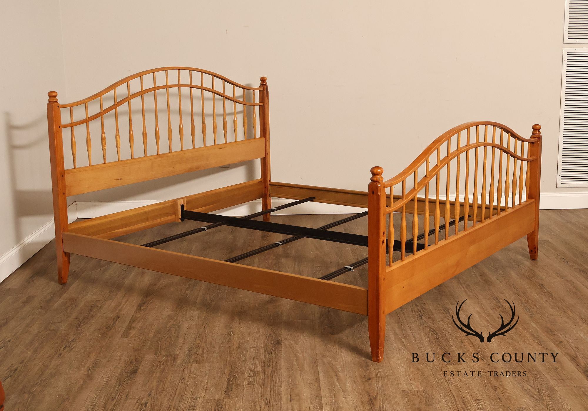 Ethan Allen Country Crossings Collection King Size Windsor Bed